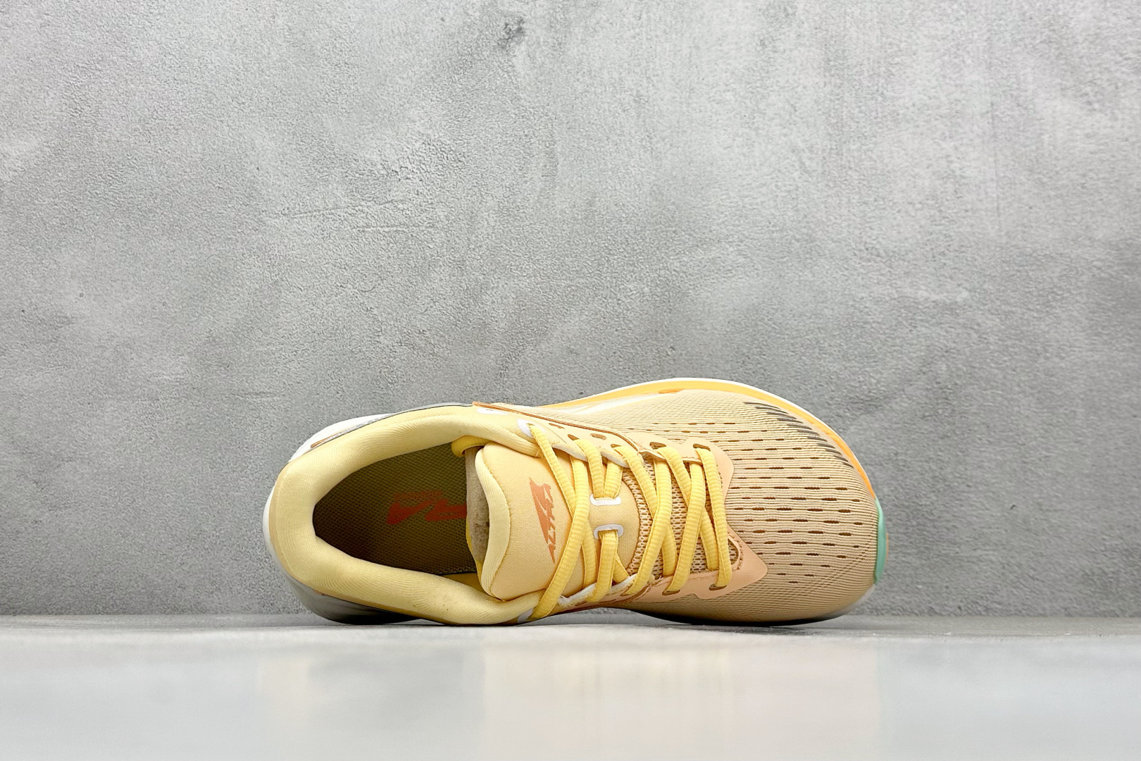 Altra奥创 W VIA OLY MPUS 缓震回弹轻量跑鞋减震透气跑鞋 ALOA82CR380