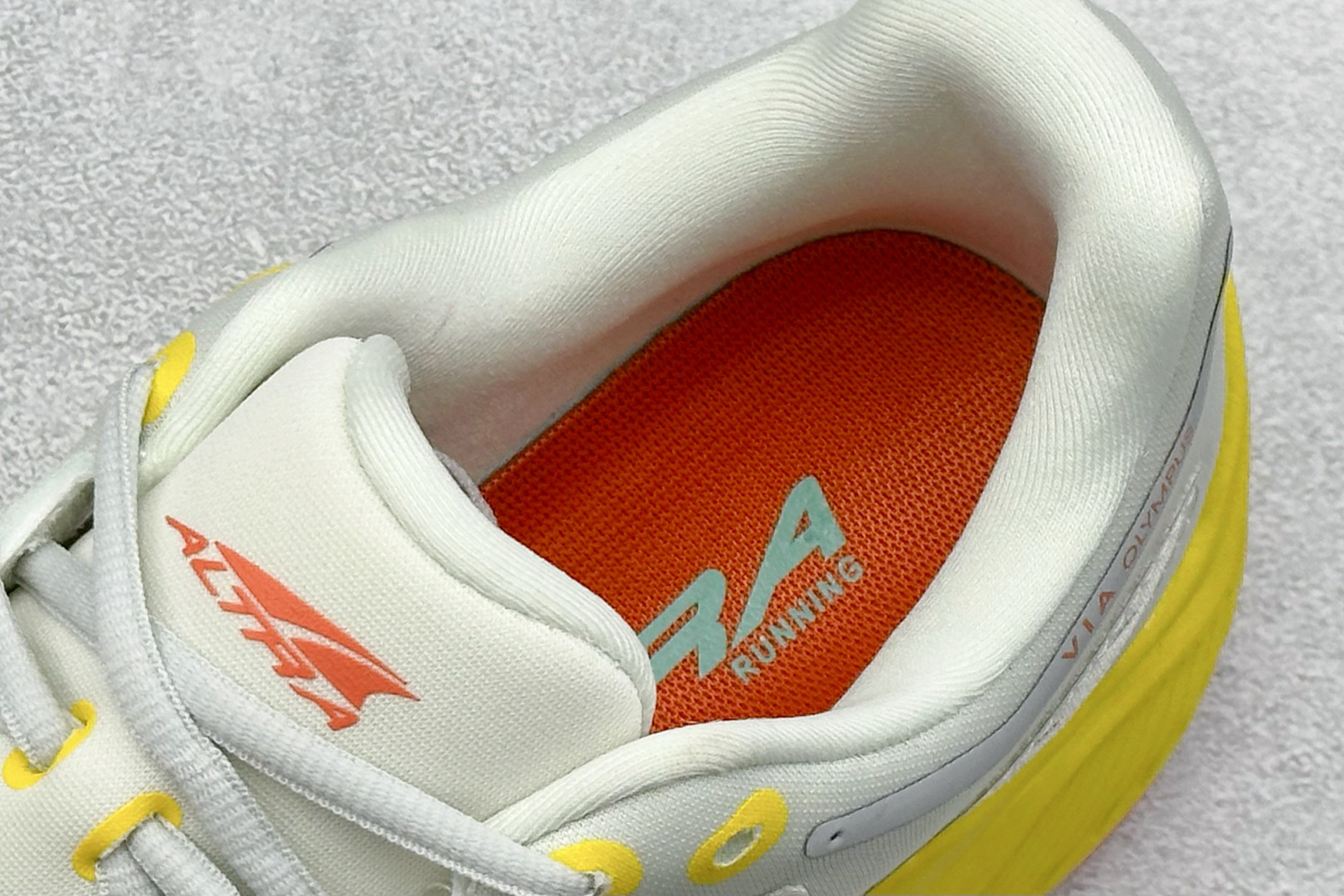 180 Altra奥创 W VIA OLY MPUS 缓震回弹轻量跑鞋减震透气跑鞋 ALOA82BW270-Chinese UA Cheap High Quatity Brand Clothes Bags handbags Sneakers wholesale wholesaler seller from China Factory suppliers Fashion Clothing Shoes best Quality Beautiful Price 180 Altra奥创 W VIA OLY MPUS 缓震回弹轻量跑鞋减震透气跑鞋 ALOA82BW270