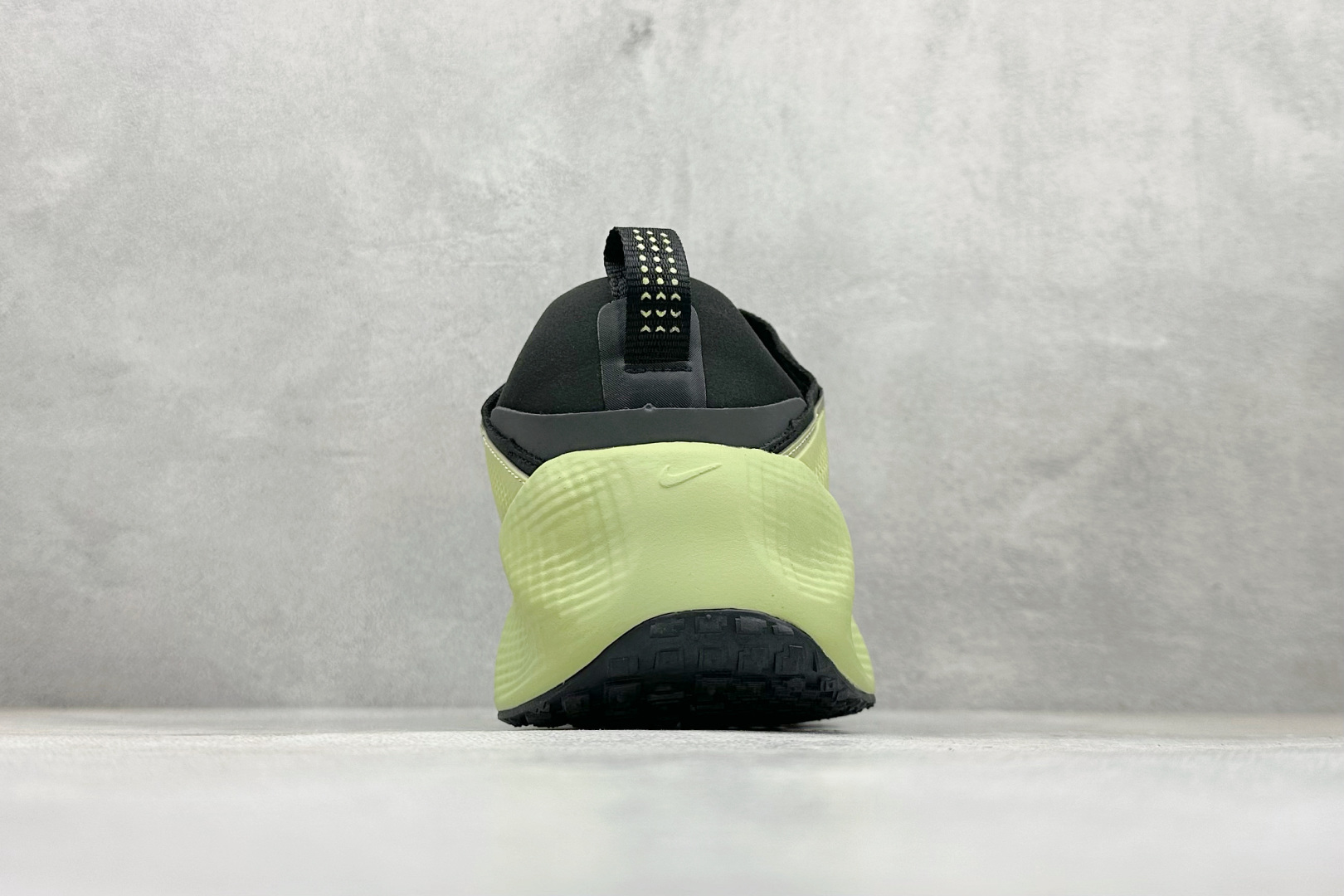 190 HYEIN SEO x Nike Ava Rover Ava Rover 联名鞋 DX4215-303