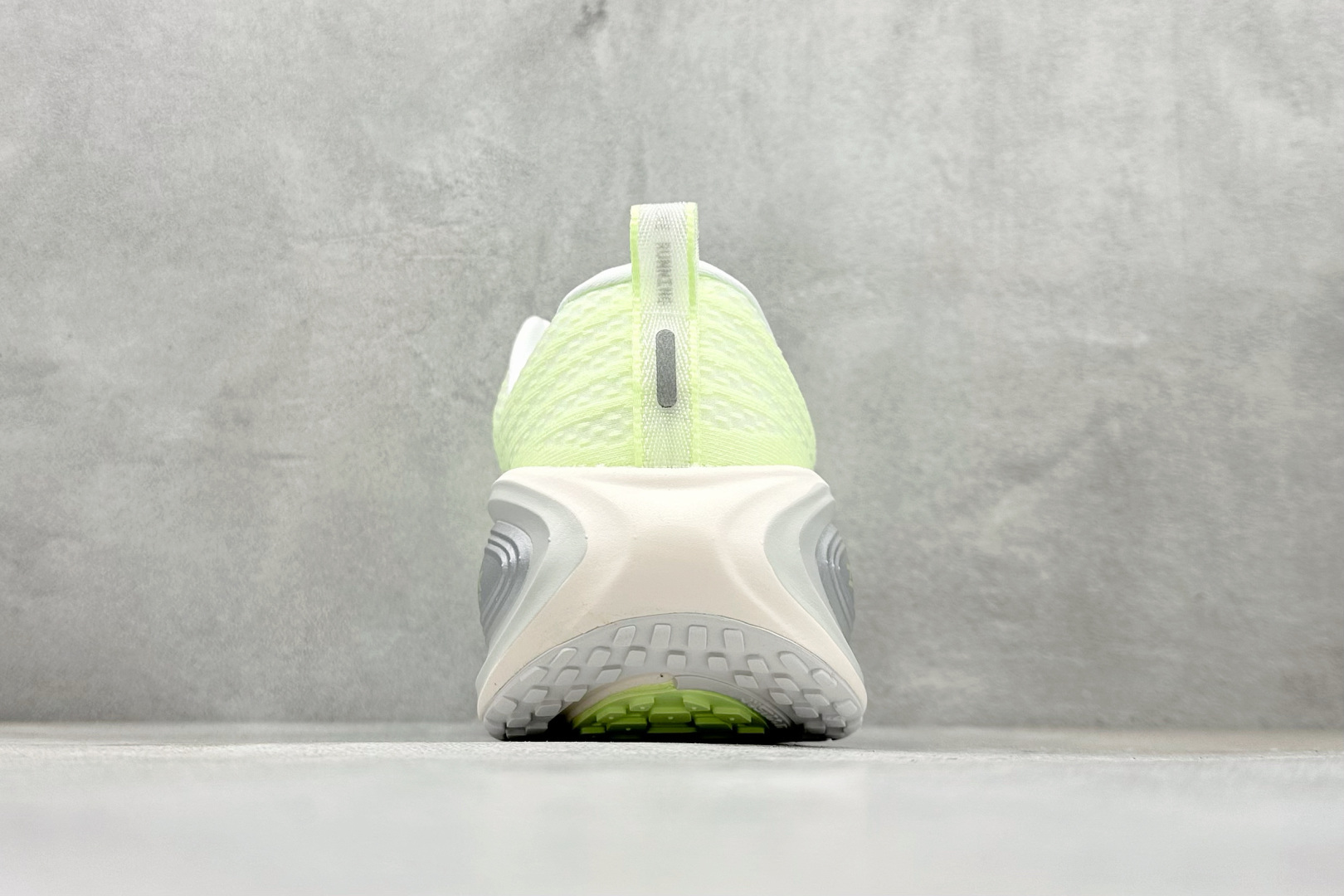 180 Nike Air Zoom Vomero Plus 全新科技提前原鞋开发 运动跑鞋 HV8154-103-Chinese UA Cheap High Quatity Brand Clothes Bags handbags Sneakers wholesale wholesaler seller from China Factory suppliers Fashion Clothing Shoes best Quality Beautiful Price 180 Nike Air Zoom Vomero Plus 全新科技提前原鞋开发 运动跑鞋 HV8154-103