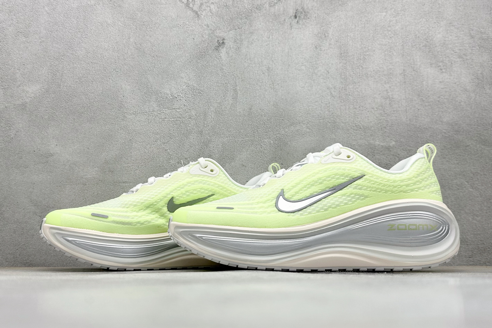 180 Nike Air Zoom Vomero Plus 全新科技提前原鞋开发 运动跑鞋 HV8154-103-Chinese UA Cheap High Quatity Brand Clothes Bags handbags Sneakers wholesale wholesaler seller from China Factory suppliers Fashion Clothing Shoes best Quality Beautiful Price 180 Nike Air Zoom Vomero Plus 全新科技提前原鞋开发 运动跑鞋 HV8154-103