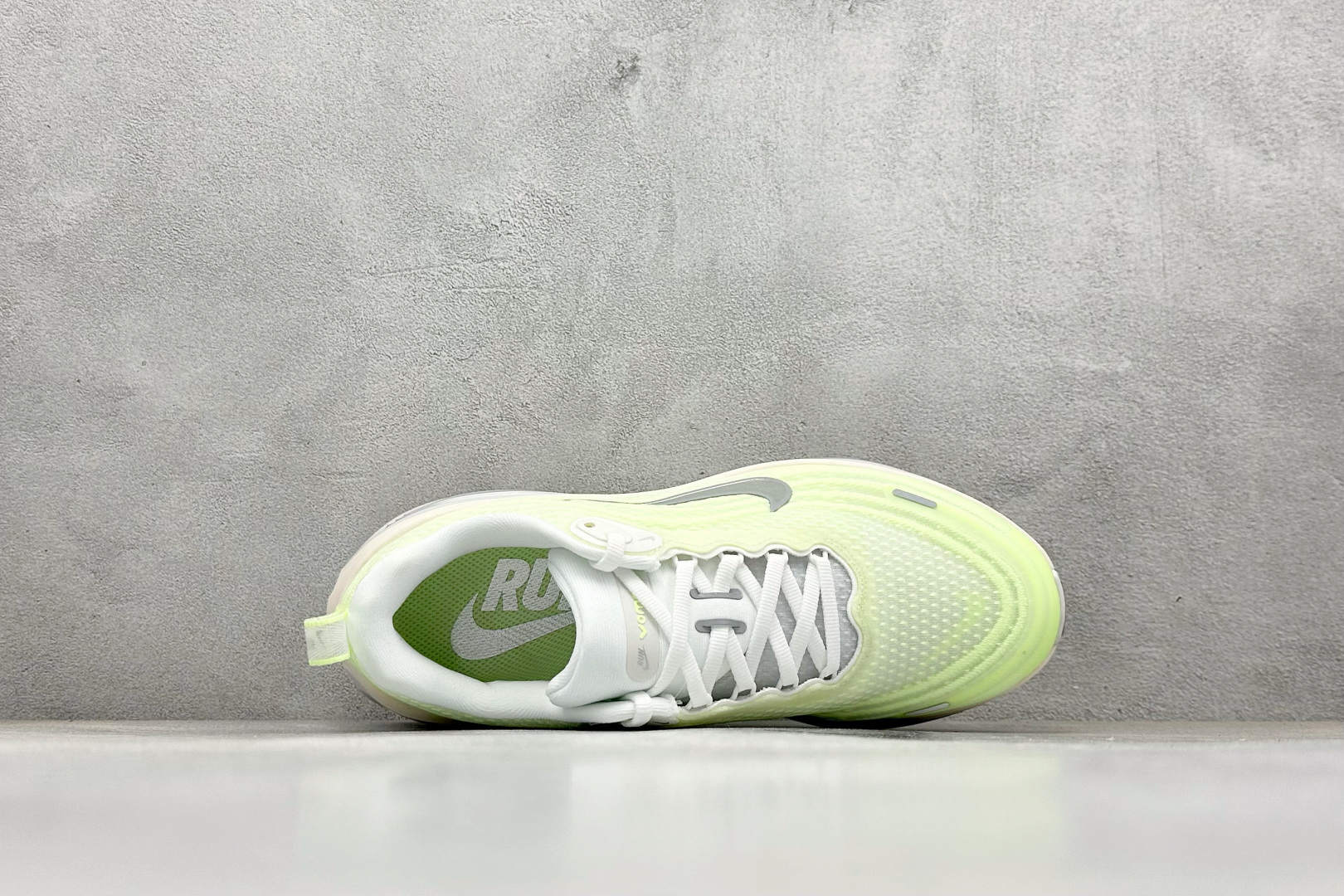 180 Nike Air Zoom Vomero Plus 全新科技提前原鞋开发 运动跑鞋 HV8154-103-Chinese UA Cheap High Quatity Brand Clothes Bags handbags Sneakers wholesale wholesaler seller from China Factory suppliers Fashion Clothing Shoes best Quality Beautiful Price 180 Nike Air Zoom Vomero Plus 全新科技提前原鞋开发 运动跑鞋 HV8154-103