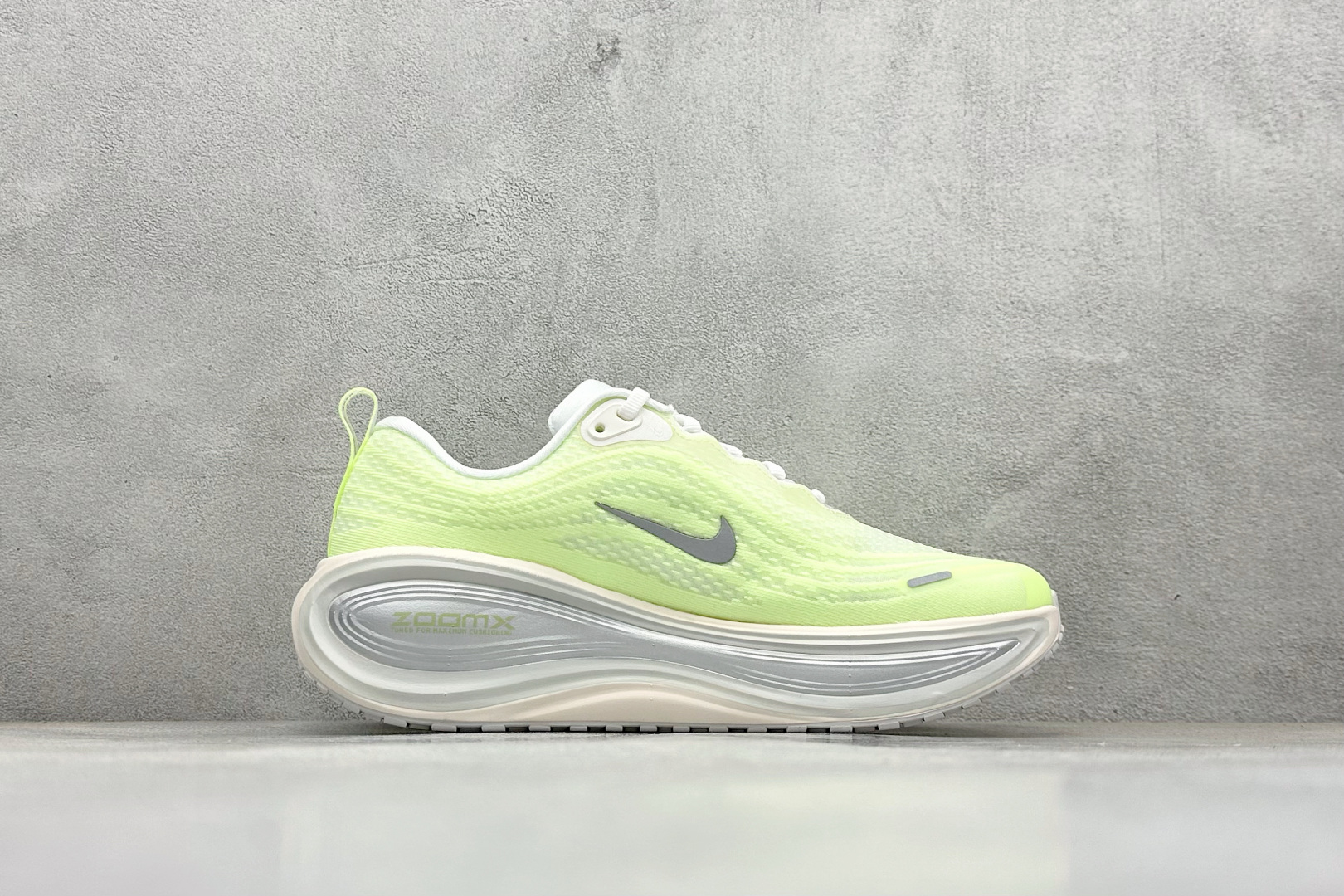 180 Nike Air Zoom Vomero Plus 全新科技提前原鞋开发 运动跑鞋 HV8154-103-Chinese UA Cheap High Quatity Brand Clothes Bags handbags Sneakers wholesale wholesaler seller from China Factory suppliers Fashion Clothing Shoes best Quality Beautiful Price 180 Nike Air Zoom Vomero Plus 全新科技提前原鞋开发 运动跑鞋 HV8154-103