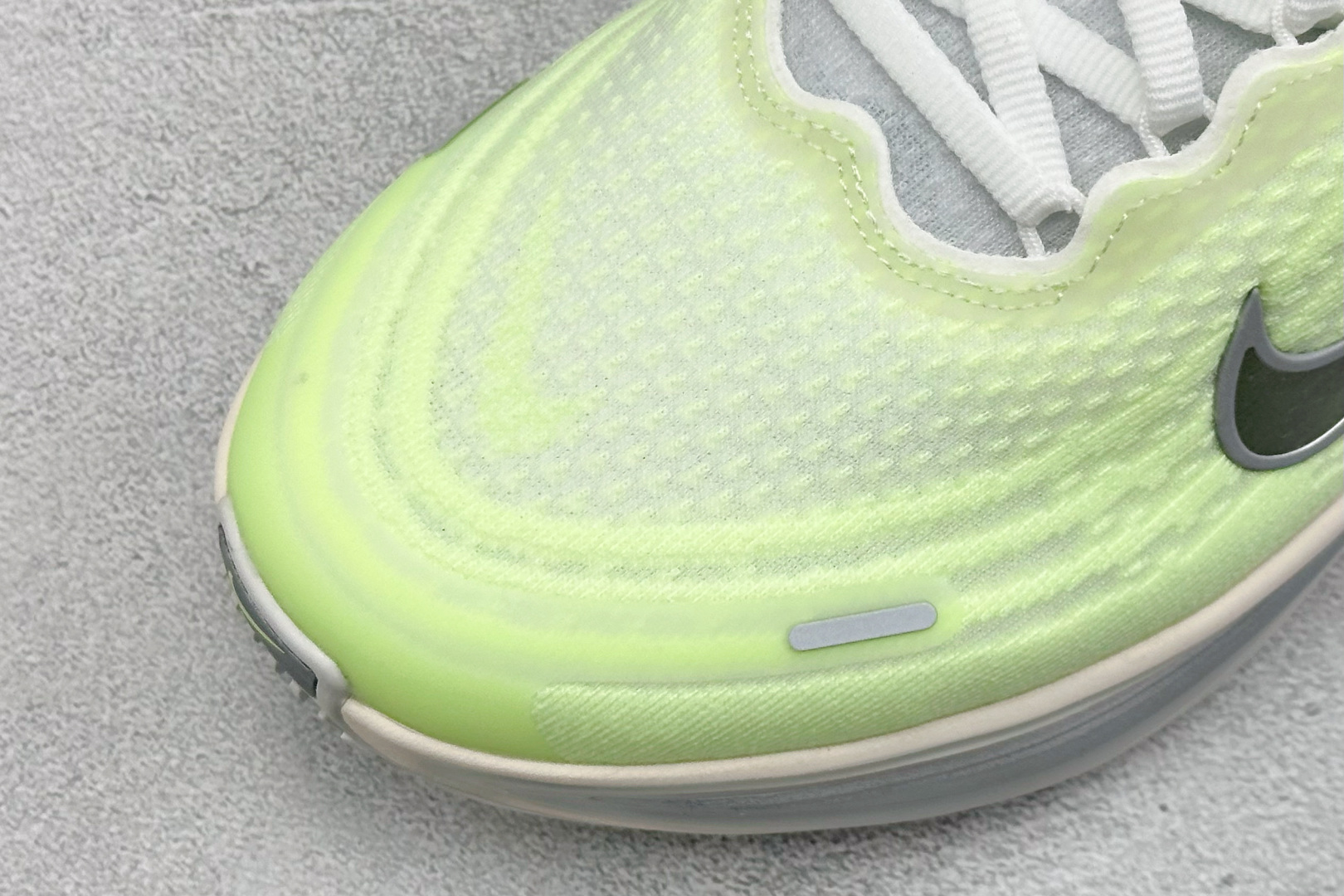 180 Nike Air Zoom Vomero Plus 全新科技提前原鞋开发 运动跑鞋 HV8154-103-Chinese UA Cheap High Quatity Brand Clothes Bags handbags Sneakers wholesale wholesaler seller from China Factory suppliers Fashion Clothing Shoes best Quality Beautiful Price 180 Nike Air Zoom Vomero Plus 全新科技提前原鞋开发 运动跑鞋 HV8154-103