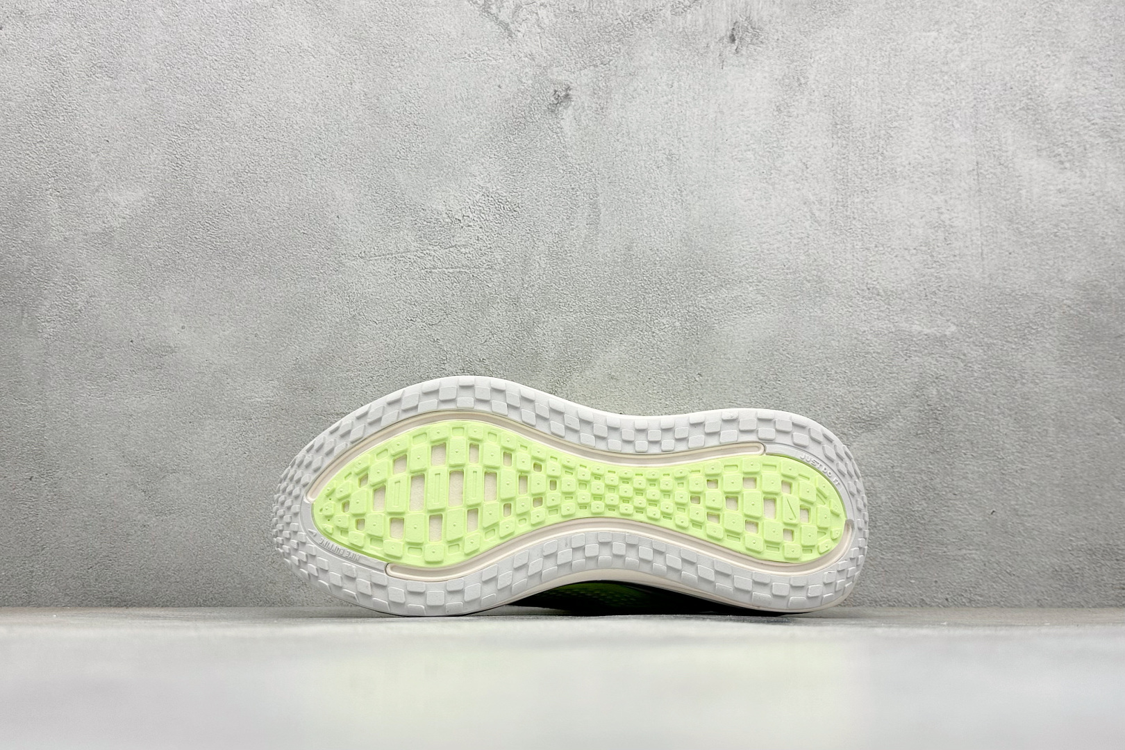 180 Nike Air Zoom Vomero Plus 全新科技提前原鞋开发 运动跑鞋 HV8154-103-Chinese UA Cheap High Quatity Brand Clothes Bags handbags Sneakers wholesale wholesaler seller from China Factory suppliers Fashion Clothing Shoes best Quality Beautiful Price 180 Nike Air Zoom Vomero Plus 全新科技提前原鞋开发 运动跑鞋 HV8154-103