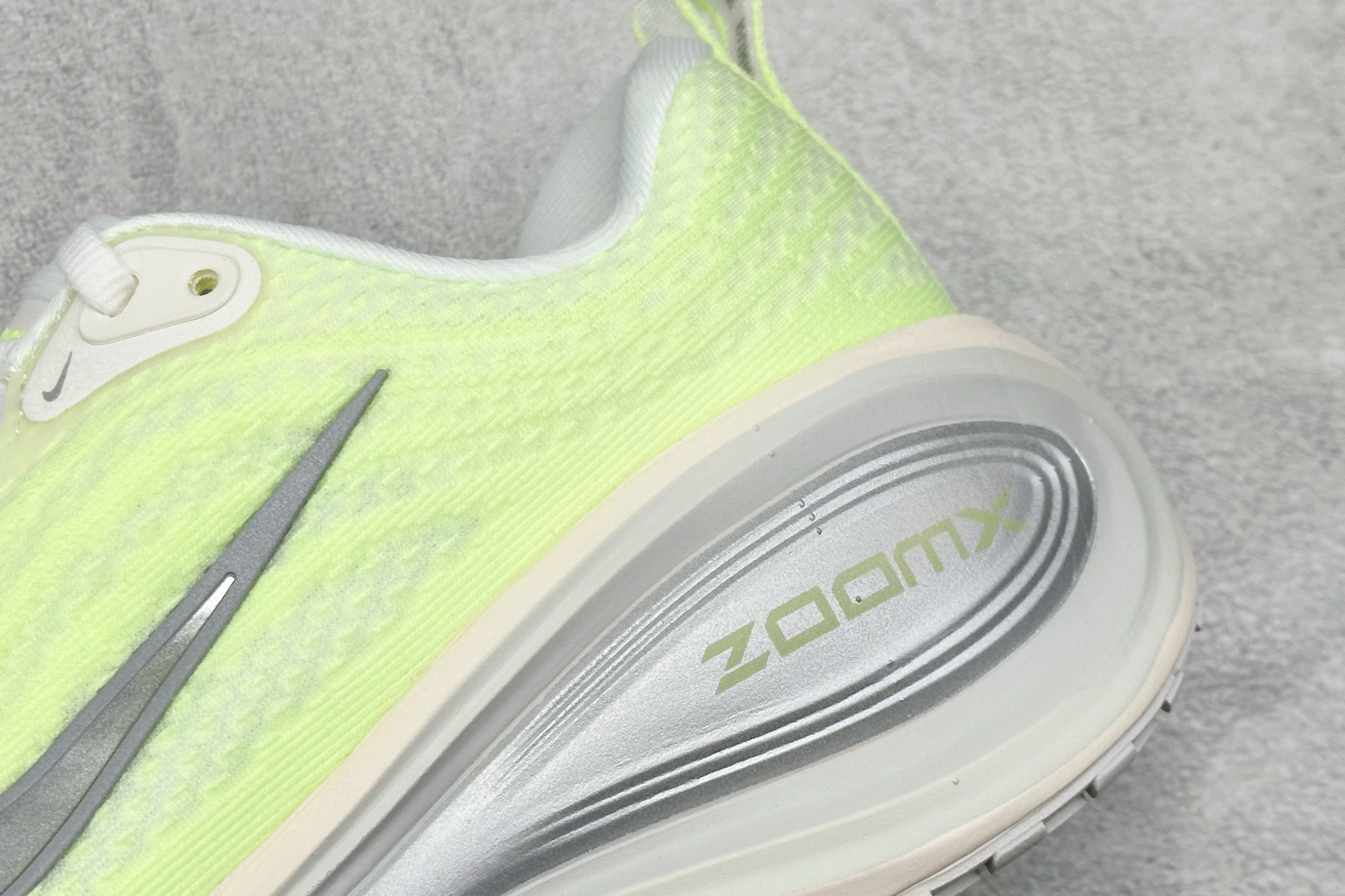 180 Nike Air Zoom Vomero Plus 全新科技提前原鞋开发 运动跑鞋 HV8154-103-Chinese UA Cheap High Quatity Brand Clothes Bags handbags Sneakers wholesale wholesaler seller from China Factory suppliers Fashion Clothing Shoes best Quality Beautiful Price 180 Nike Air Zoom Vomero Plus 全新科技提前原鞋开发 运动跑鞋 HV8154-103