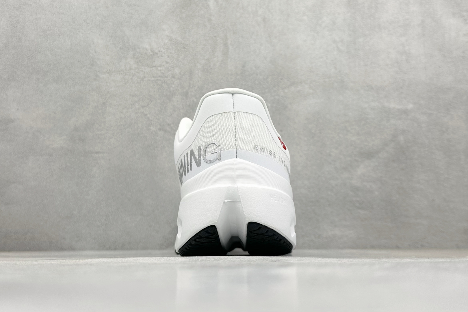 180 On昂跑 Cloudsurfer Next 舒适百搭防滑耐磨低帮休闲跑步鞋 3MD1042