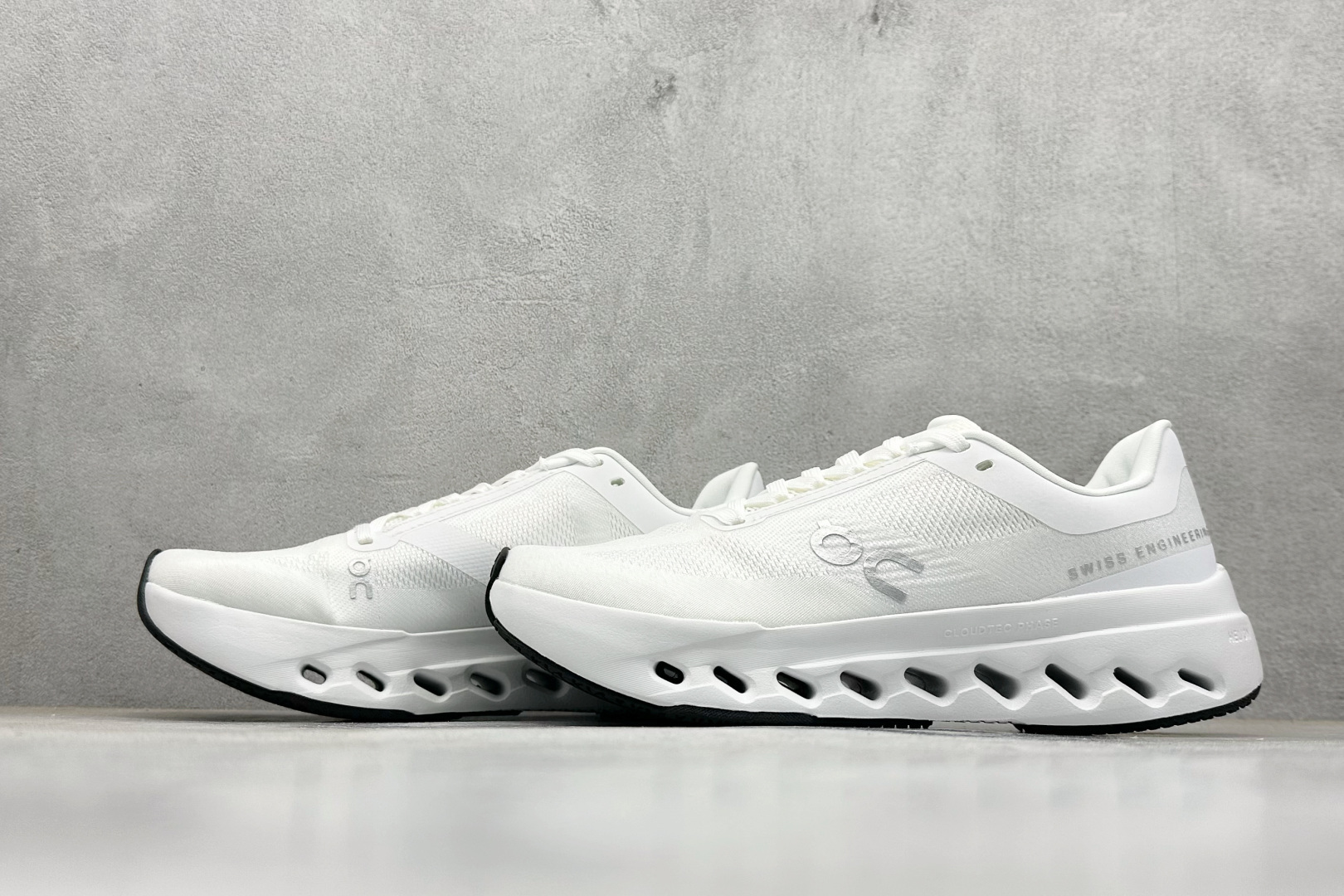 180 On昂跑 Cloudsurfer Next 舒适百搭防滑耐磨低帮休闲跑步鞋 3MD1042