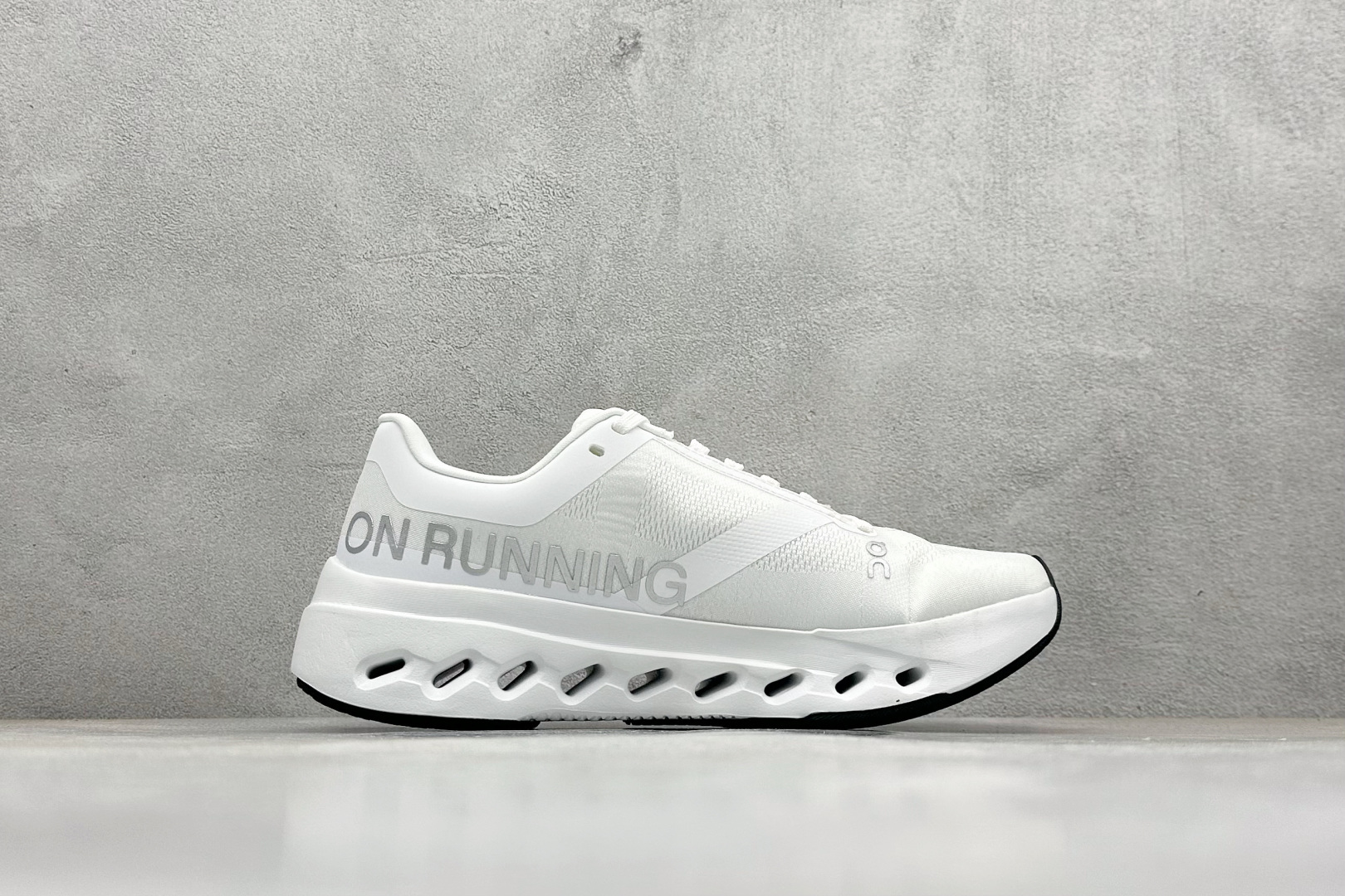 180 On昂跑 Cloudsurfer Next 舒适百搭防滑耐磨低帮休闲跑步鞋 3MD1042