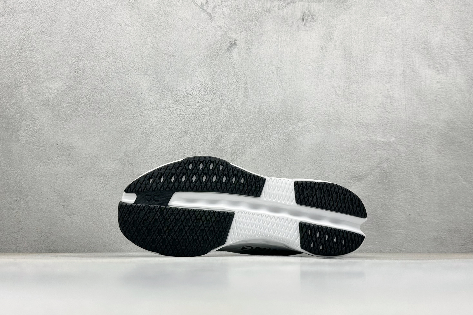 180 On昂跑 Cloudsurfer Next 舒适百搭防滑耐磨低帮休闲跑步鞋 3MD1042