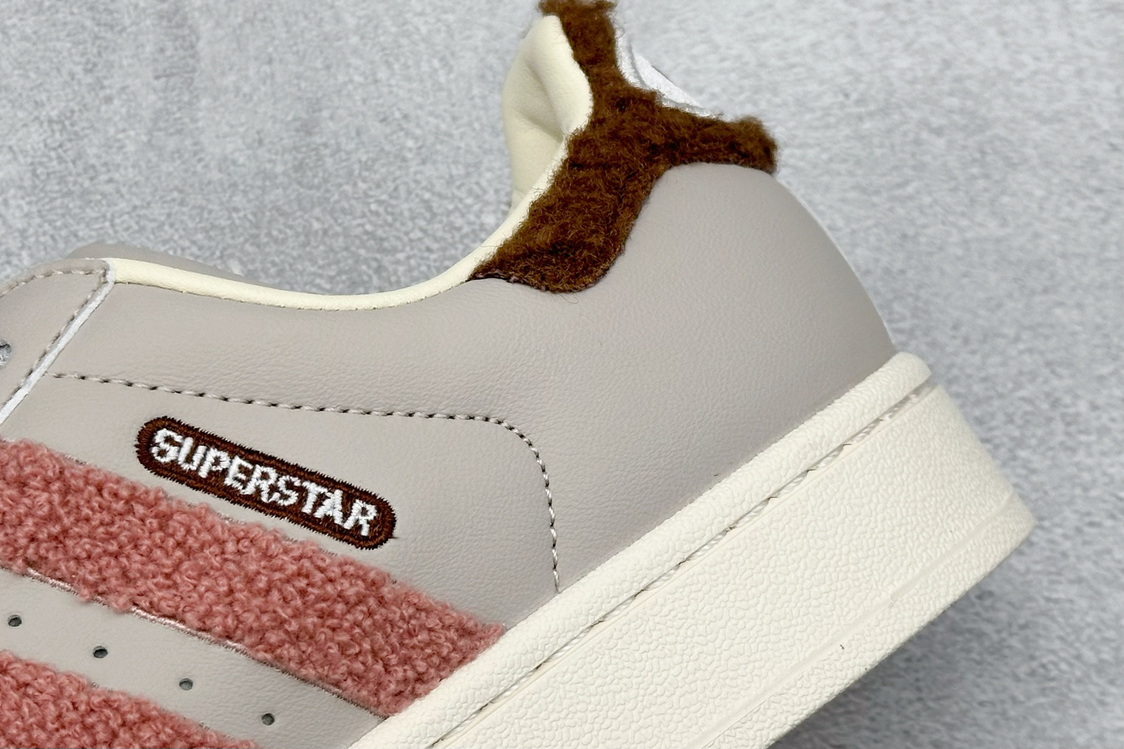 140 AD Originals Super 2 贝壳头 JR6986-Chinese UA Cheap High Quatity Brand Clothes Bags handbags Sneakers wholesale wholesaler seller from China Factory suppliers Fashion Clothing Shoes best Quality Beautiful Price 140 AD Originals Super 2 贝壳头 JR6986