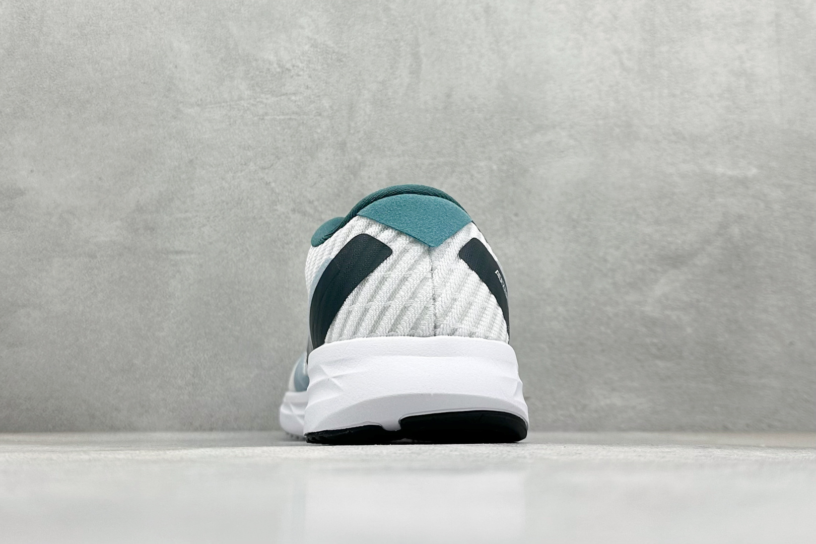 Adidas Adizero Rc 5 减震透气休闲训练跑步鞋 ID6914 Adidas Adizero Rc 5 减震透气休闲训练跑步鞋 ID6914