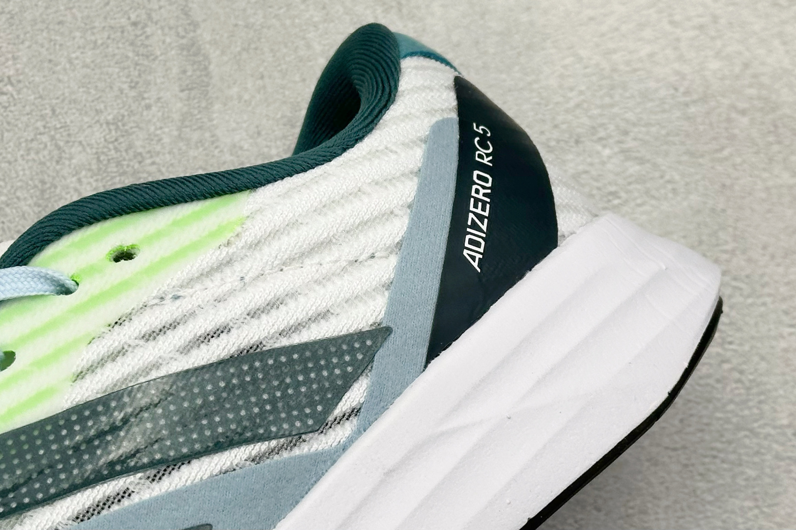 Adidas Adizero Rc 5 减震透气休闲训练跑步鞋 ID6914 Adidas Adizero Rc 5 减震透气休闲训练跑步鞋 ID6914