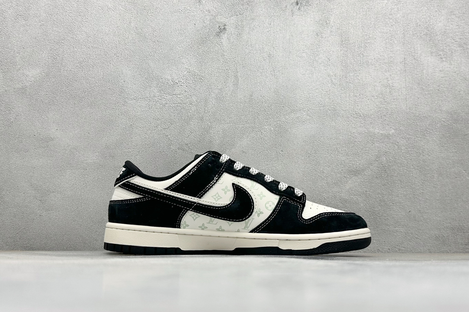 280 XC版Nike SB Dunk Low“LV联名——双勾信花” 周年高端定制 低帮休闲板鞋 CX5050-Y22-Chinese UA Cheap High Quatity Brand Clothes Bags handbags Sneakers wholesale wholesaler seller from China Factory suppliers Fashion Clothing Shoes best Quality Beautiful Price 280 XC版Nike SB Dunk Low“LV联名——双勾信花” 周年高端定制 低帮休闲板鞋 CX5050-Y22