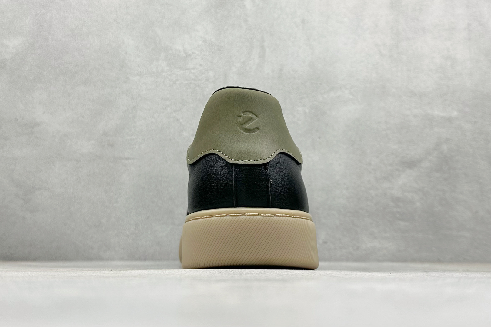 300 Ecco 爱步街头球鞋系列新款时尚德训板鞋 632521