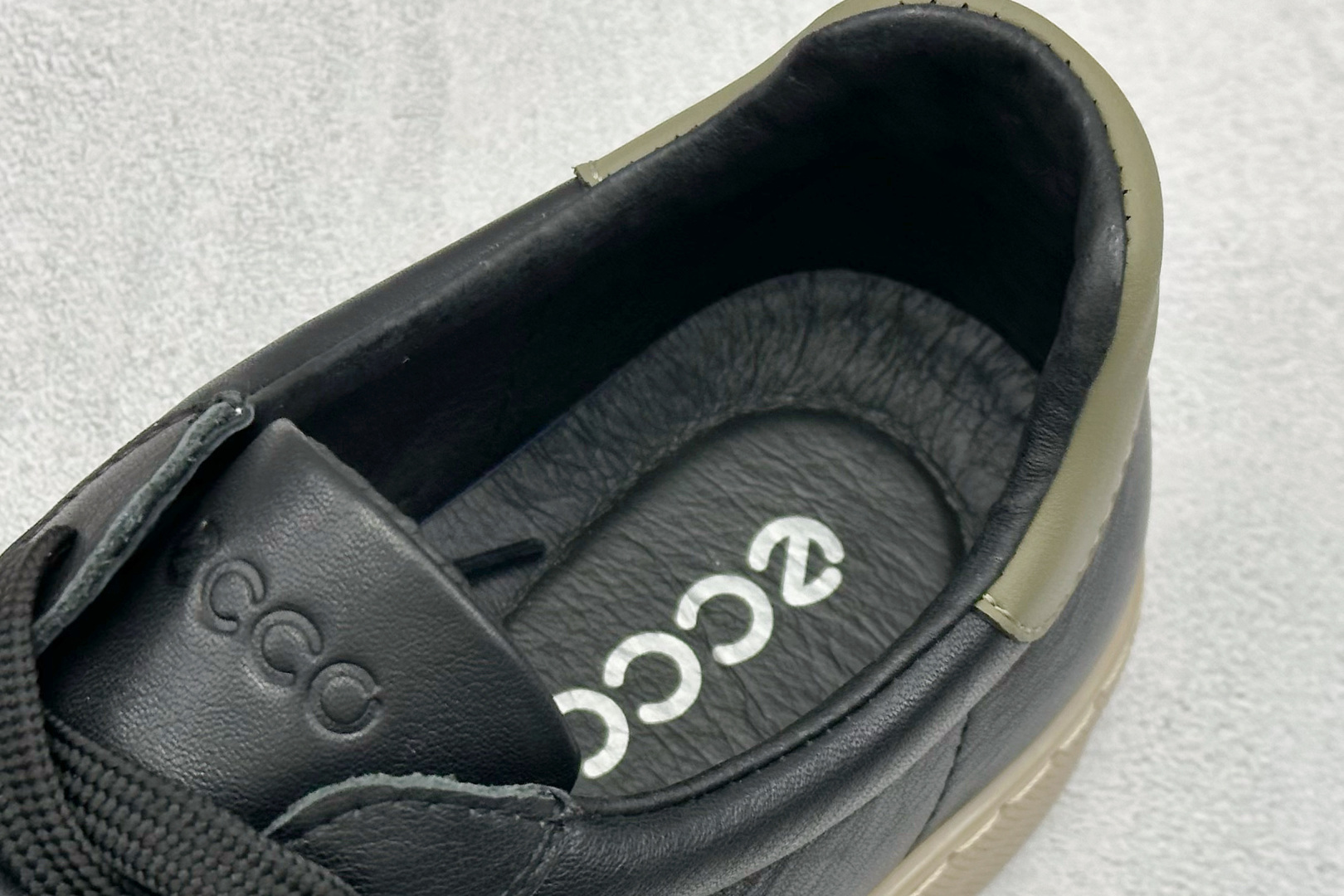 300 Ecco 爱步街头球鞋系列新款时尚德训板鞋 632521