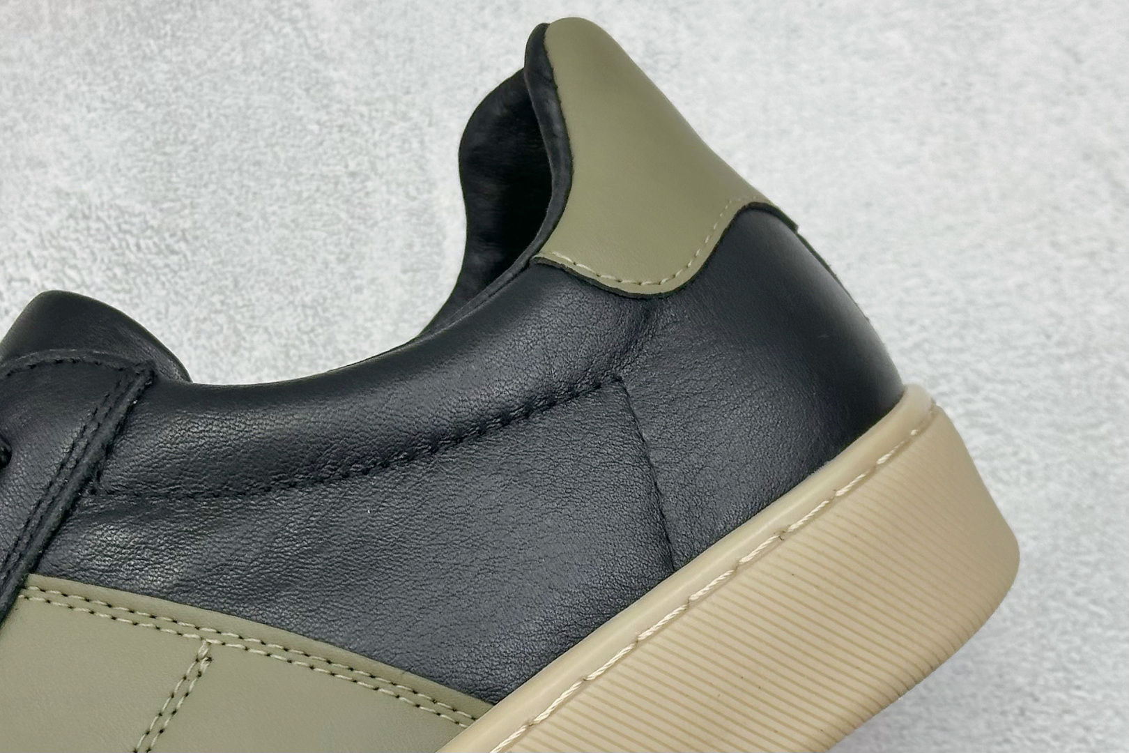 300 Ecco 爱步街头球鞋系列新款时尚德训板鞋 632521