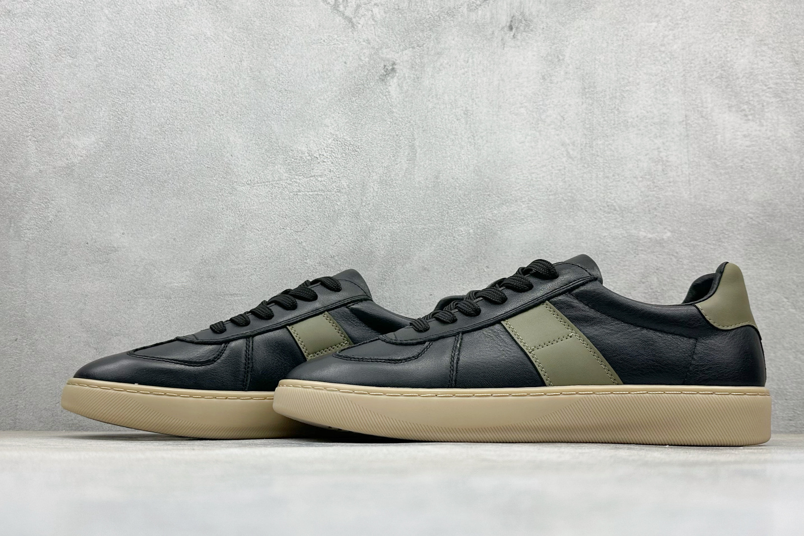 300 Ecco 爱步街头球鞋系列新款时尚德训板鞋 632521