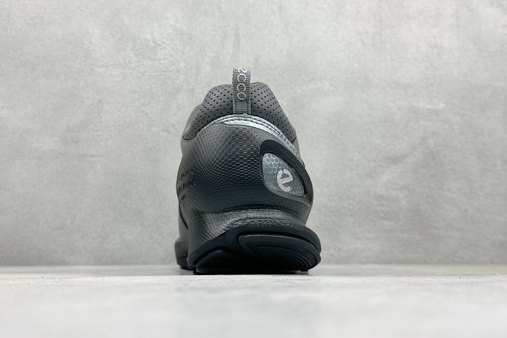 280 ECCO爱步 小红书爆款 新款百搭休闲款 Ecco/爱步男士跑步鞋休闲鞋透气轻质系带轻便运动鞋 0915041