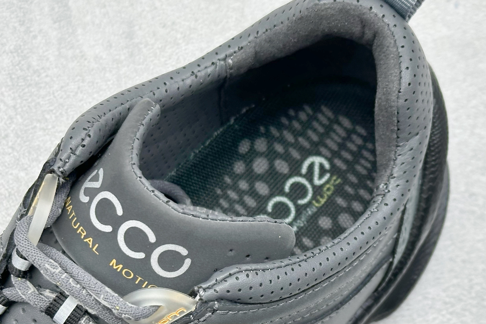 280 ECCO爱步 小红书爆款 新款百搭休闲款 Ecco/爱步男士跑步鞋休闲鞋透气轻质系带轻便运动鞋 0915041