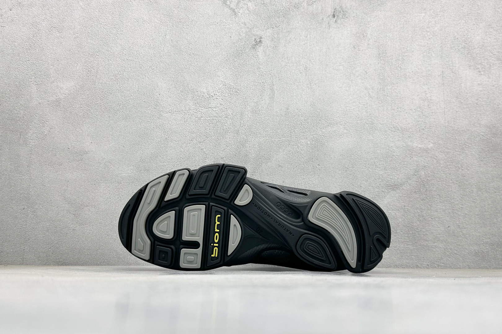 280 ECCO爱步 小红书爆款 新款百搭休闲款 Ecco/爱步男士跑步鞋休闲鞋透气轻质系带轻便运动鞋 0915041