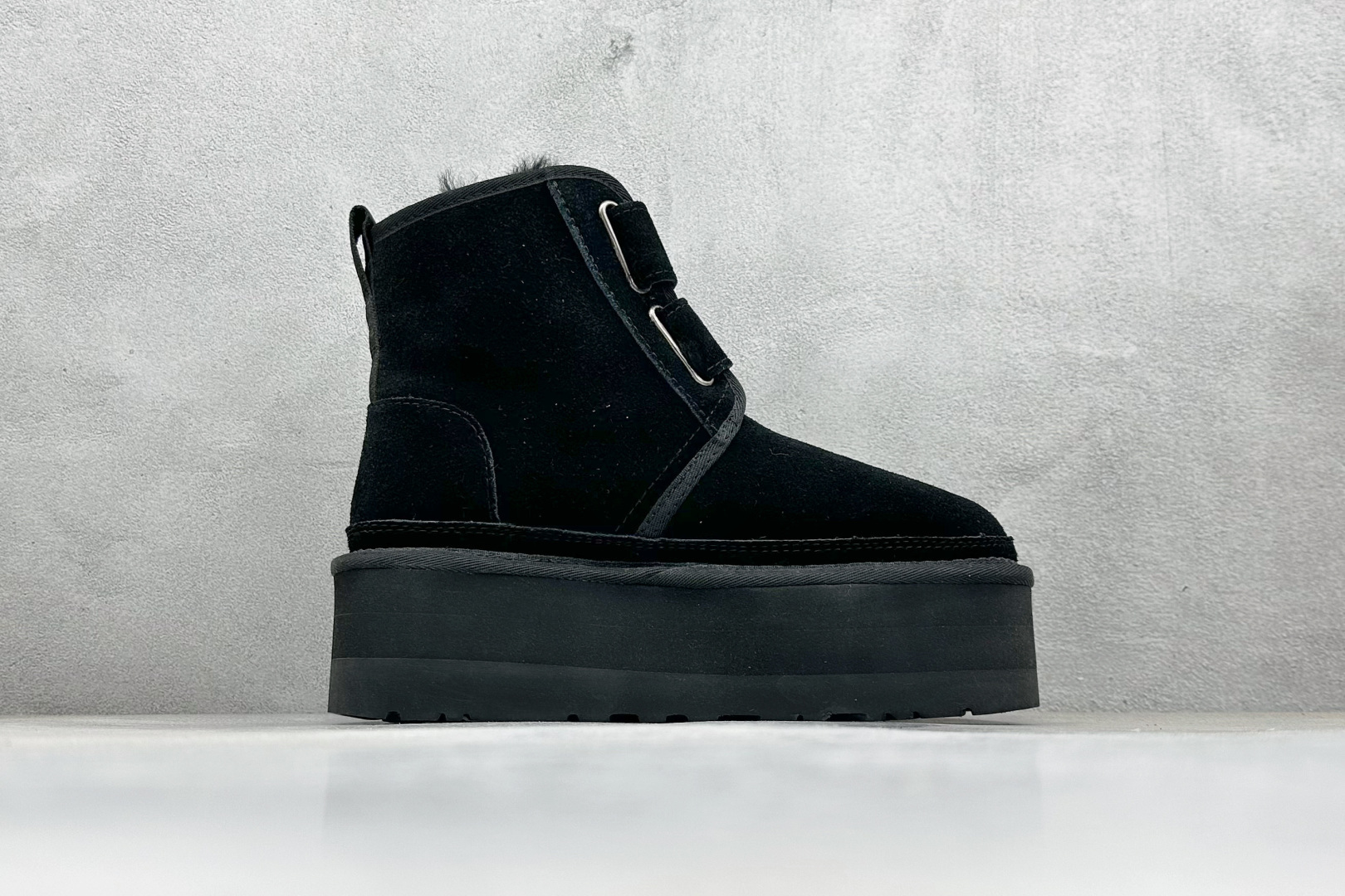 280 UGG-厚底款双粘扣 寒冬刷星“暖潮风” UGG改头换面刮起雪地里的时尚感 1130554