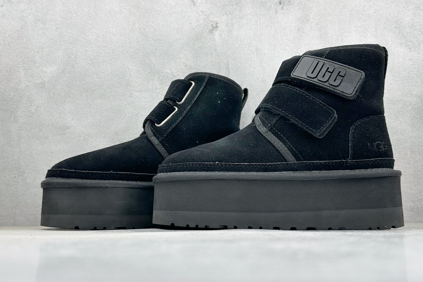 280 UGG-厚底款双粘扣 寒冬刷星“暖潮风” UGG改头换面刮起雪地里的时尚感 1130554