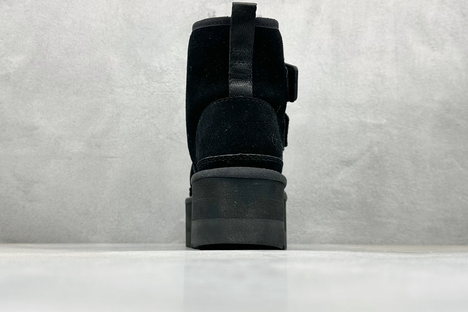 280 UGG-厚底款双粘扣 寒冬刷星“暖潮风” UGG改头换面刮起雪地里的时尚感 1130554