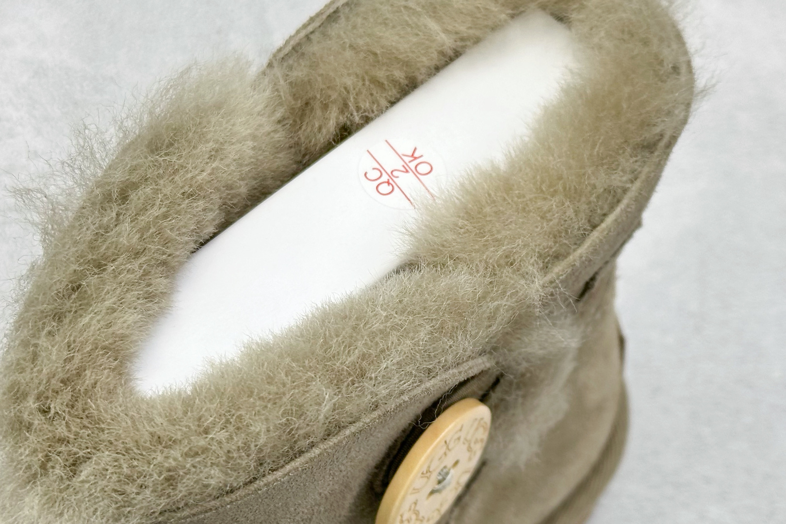 230 UGG Bailey Mini 木扣款 秋冬羊皮毛一体雪地靴 1016422