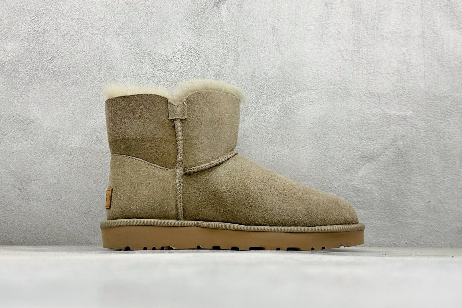 230 UGG Bailey Mini 木扣款 秋冬羊皮毛一体雪地靴 1016422