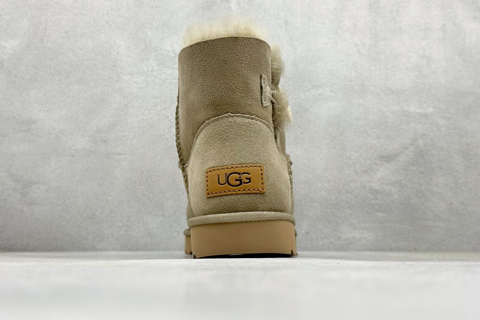 230 UGG Bailey Mini 木扣款 秋冬羊皮毛一体雪地靴 1016422