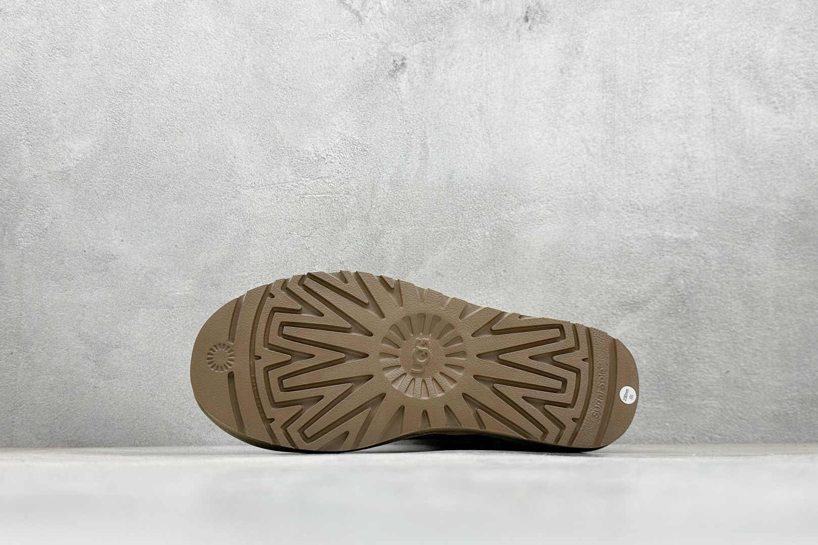 230 UGG Bailey Mini 木扣款 秋冬羊皮毛一体雪地靴 1016422