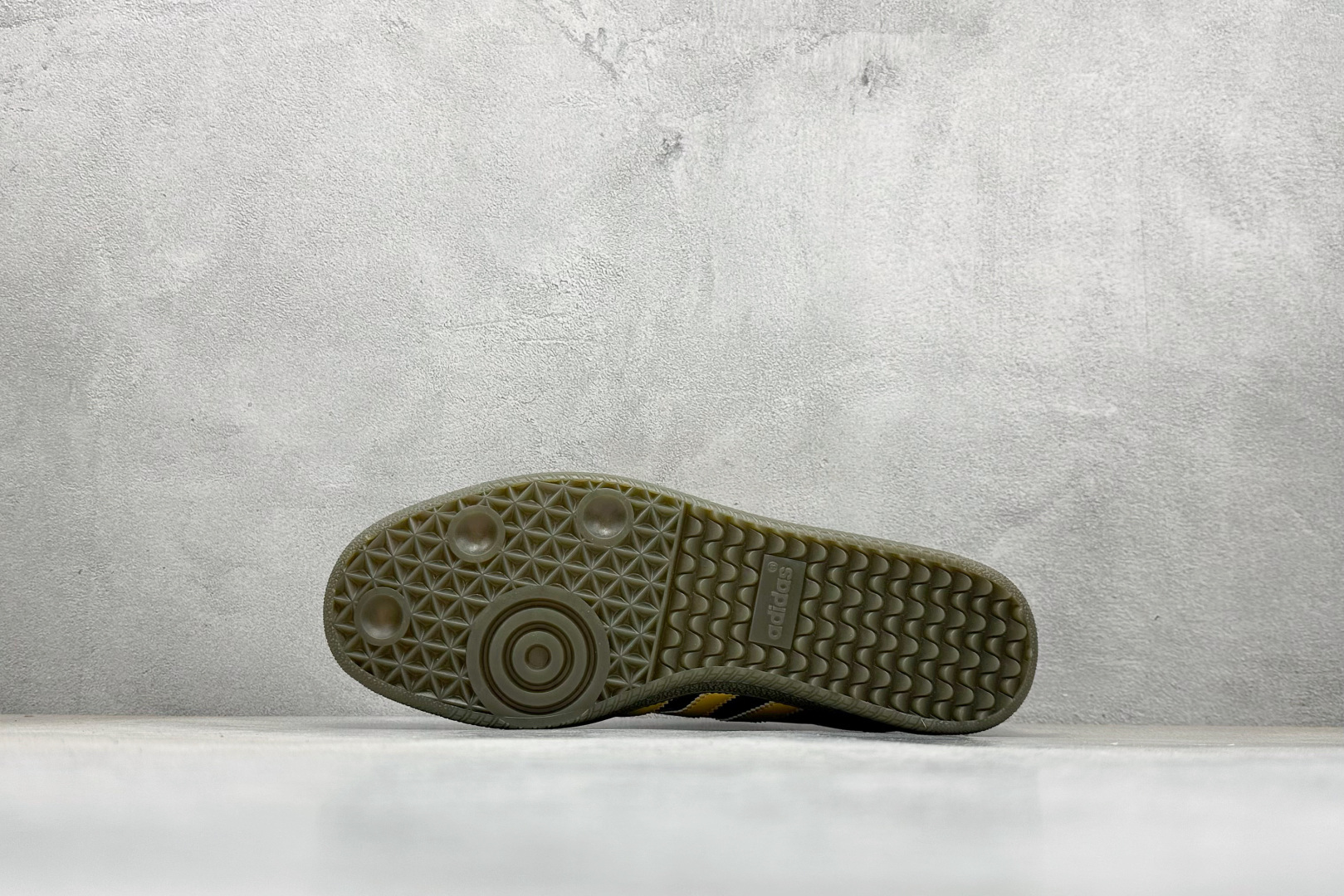 160 Adidas三叶草SAMBA 黑黄 休闲板鞋 KI6280-Chinese UA Cheap High Quatity Brand Clothes Bags handbags Sneakers wholesale wholesaler seller from China Factory suppliers Fashion Clothing Shoes best Quality Beautiful Price 160 Adidas三叶草SAMBA 黑黄 休闲板鞋 KI6280