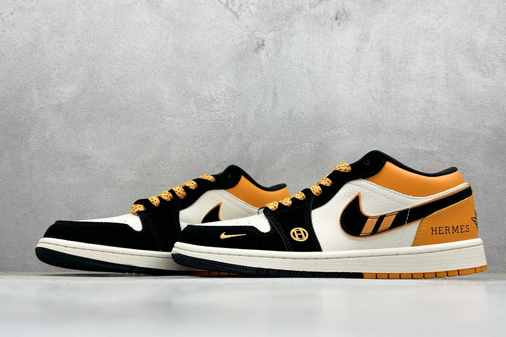 280 Air Jordan 1 x HERMES 黑白黄小勾 LJ8888-004
