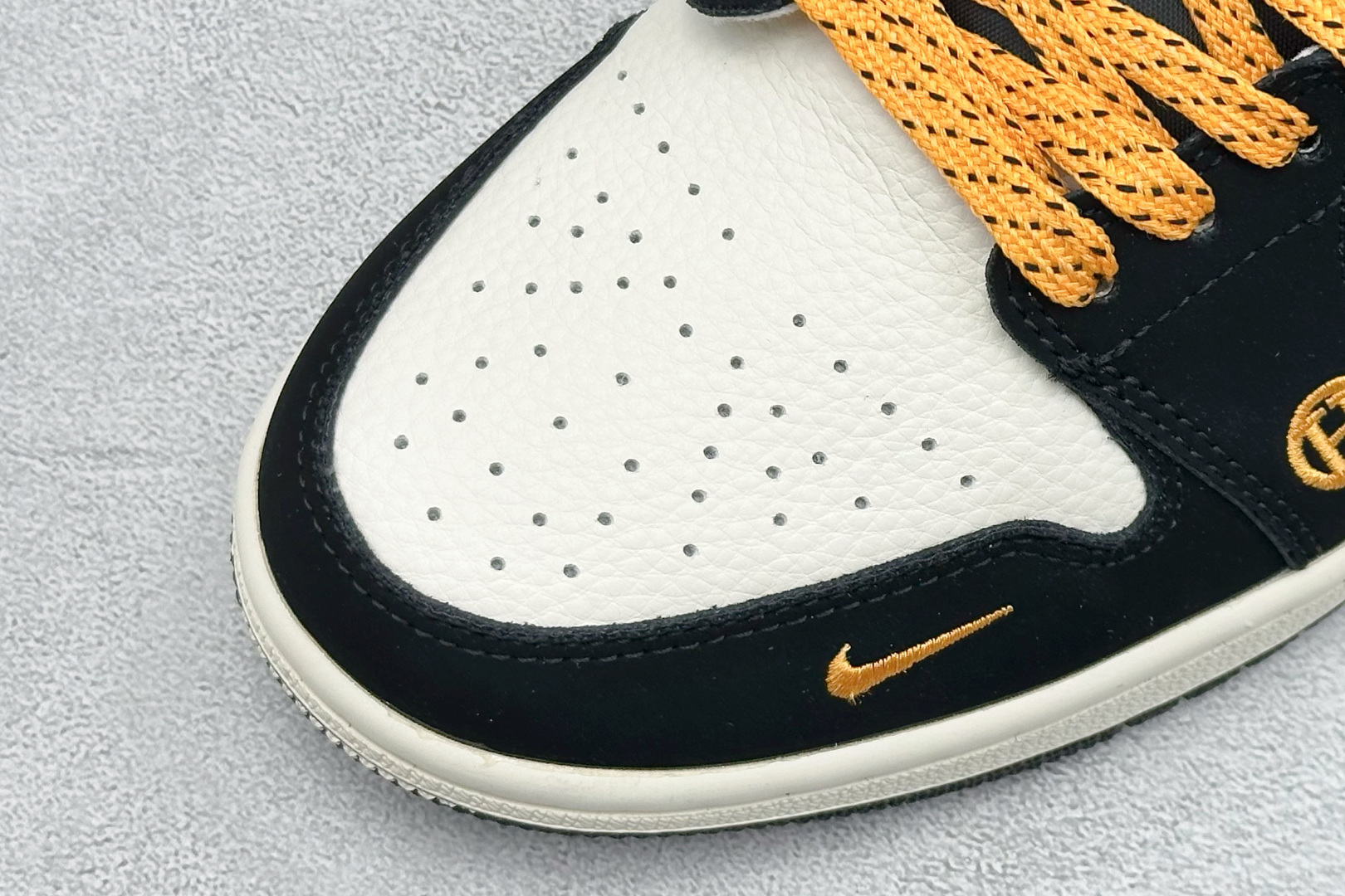 280 Air Jordan 1 x HERMES 黑白黄小勾 LJ8888-004