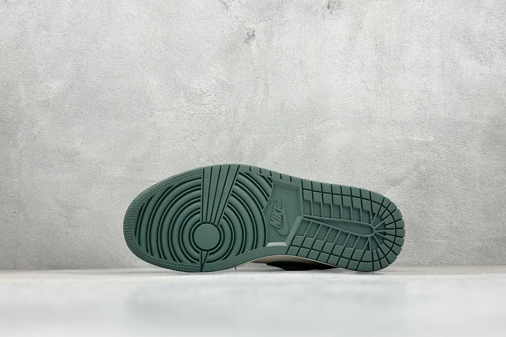 Air Jordan 1 x GUCCI 绿白小勾 QD1988-004