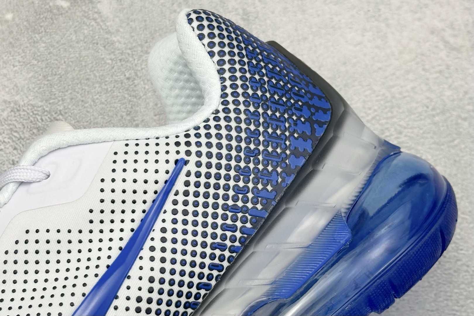 180 Nike Air Max Phoenix 复古子弹气垫运动跑步鞋 FZ5307-101