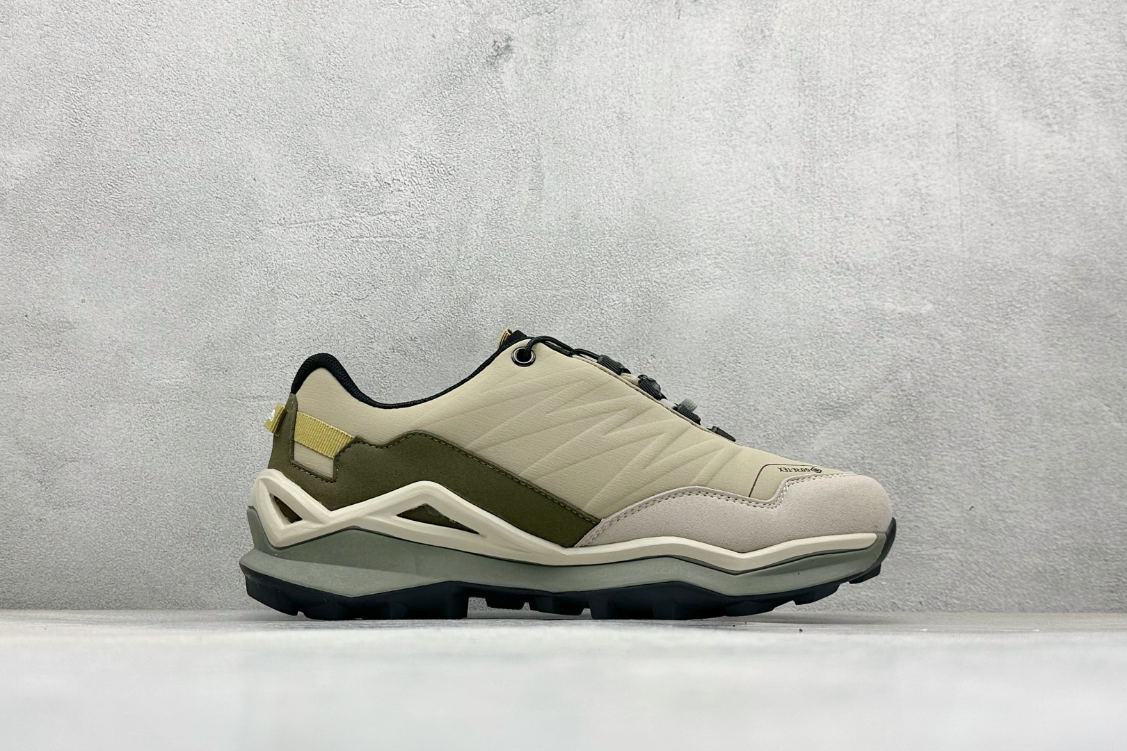 260 Lowa 漫游者2.0舒适运动减震防滑耐磨防水透气支撑轻便 L311635