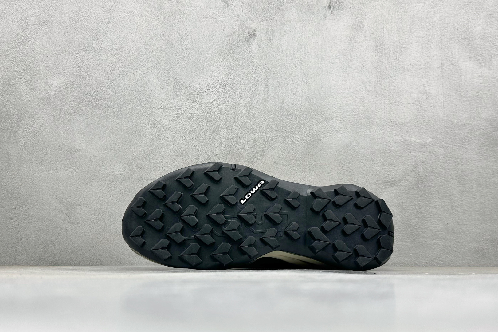 260 Lowa 漫游者2.0舒适运动减震防滑耐磨防水透气支撑轻便 L311635