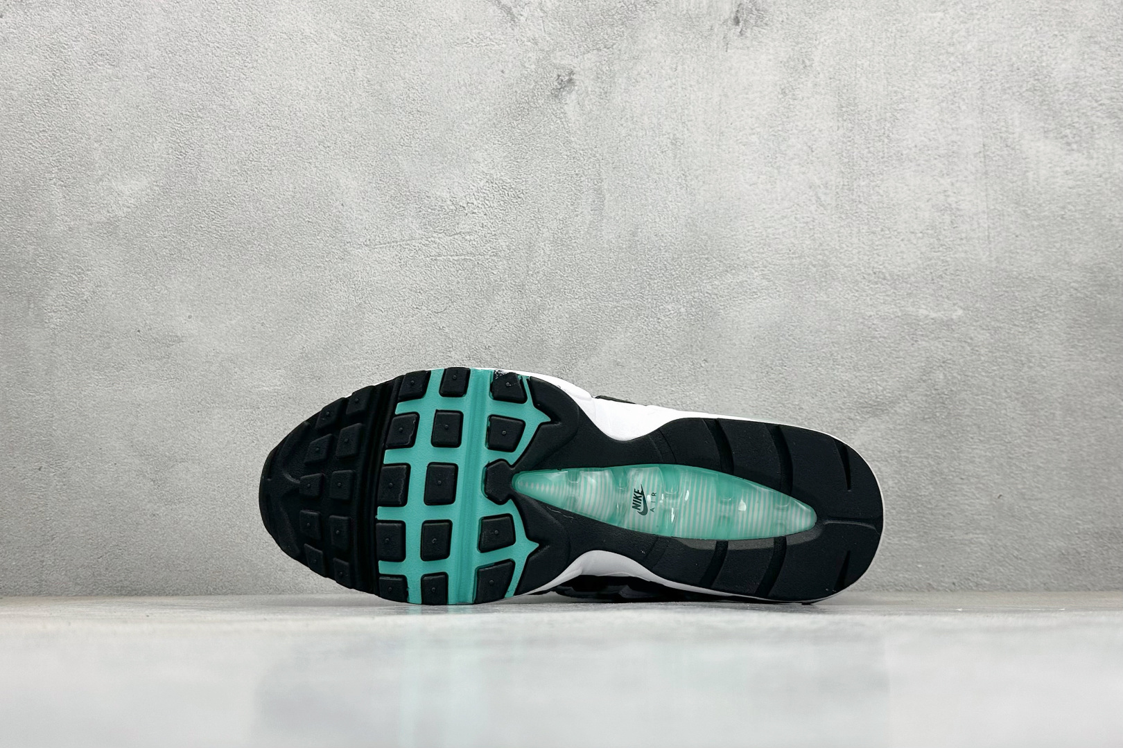 220 Nike Air Max 95 复古减震气垫跑鞋 IM7409-100