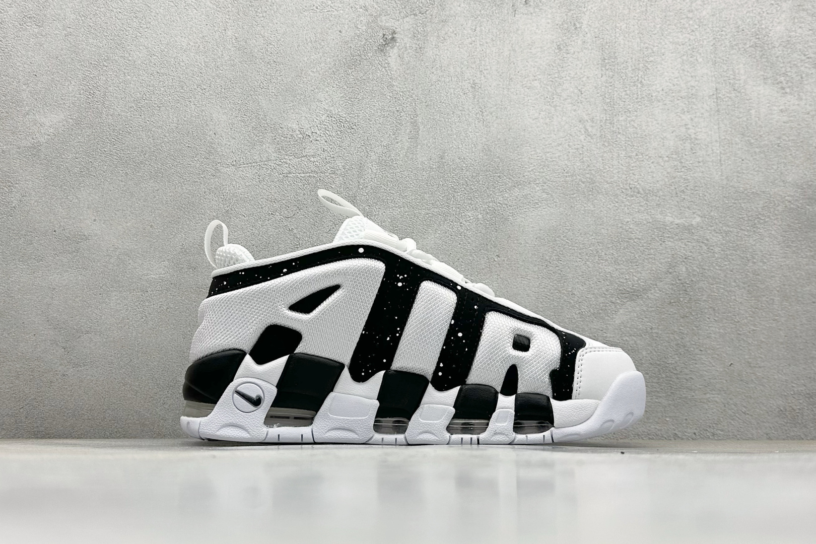 260 C Nike Air More Uptempo 原装皮蓬 全新批次 Air More Uptempo绝对是耐克篮球鞋 FZ3055-100-Chinese UA Cheap High Quatity Brand Clothes Bags handbags Sneakers wholesale wholesaler seller from China Factory suppliers Fashion Clothing Shoes best Quality Beautiful Price 260 C Nike Air More Uptempo 原装皮蓬 全新批次 Air More Uptempo绝对是耐克篮球鞋 FZ3055-100