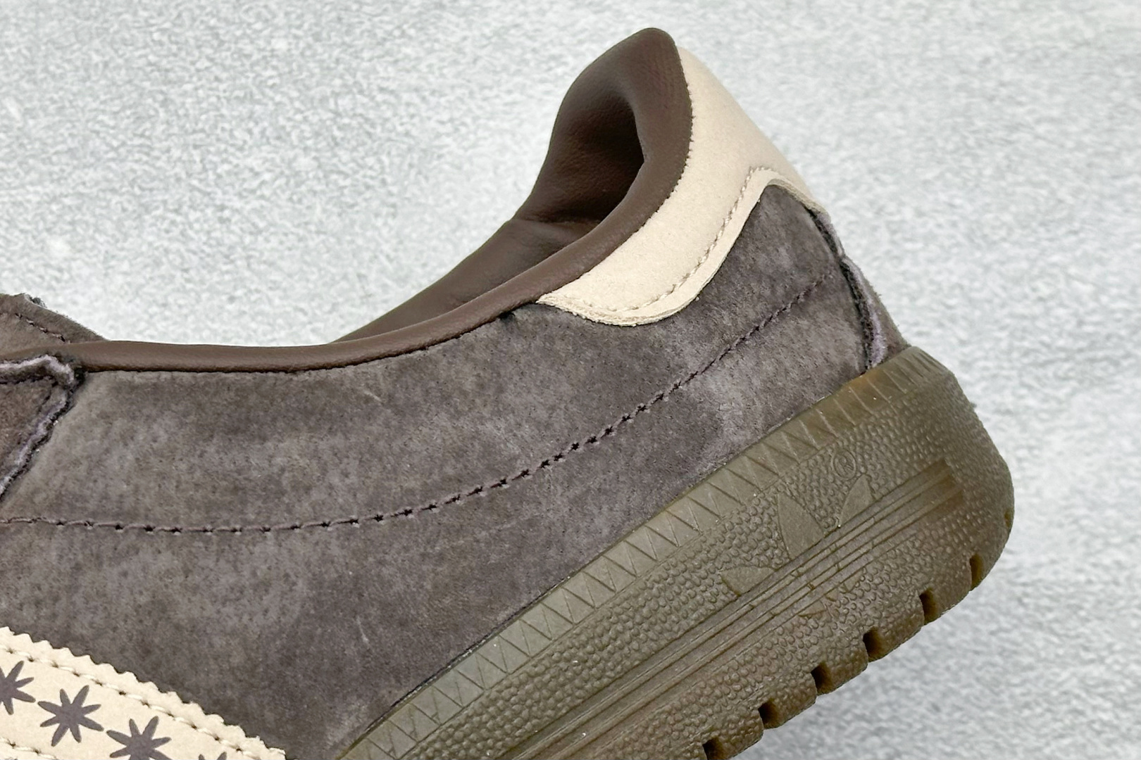 150 GX版Adidas Originals Bermuda 绒面麂皮防滑耐磨轻便低帮板鞋 JS3971-Chinese UA Cheap High Quatity Brand Clothes Bags handbags Sneakers wholesale wholesaler seller from China Factory suppliers Fashion Clothing Shoes best Quality Beautiful Price 150 GX版Adidas Originals Bermuda 绒面麂皮防滑耐磨轻便低帮板鞋 JS3971