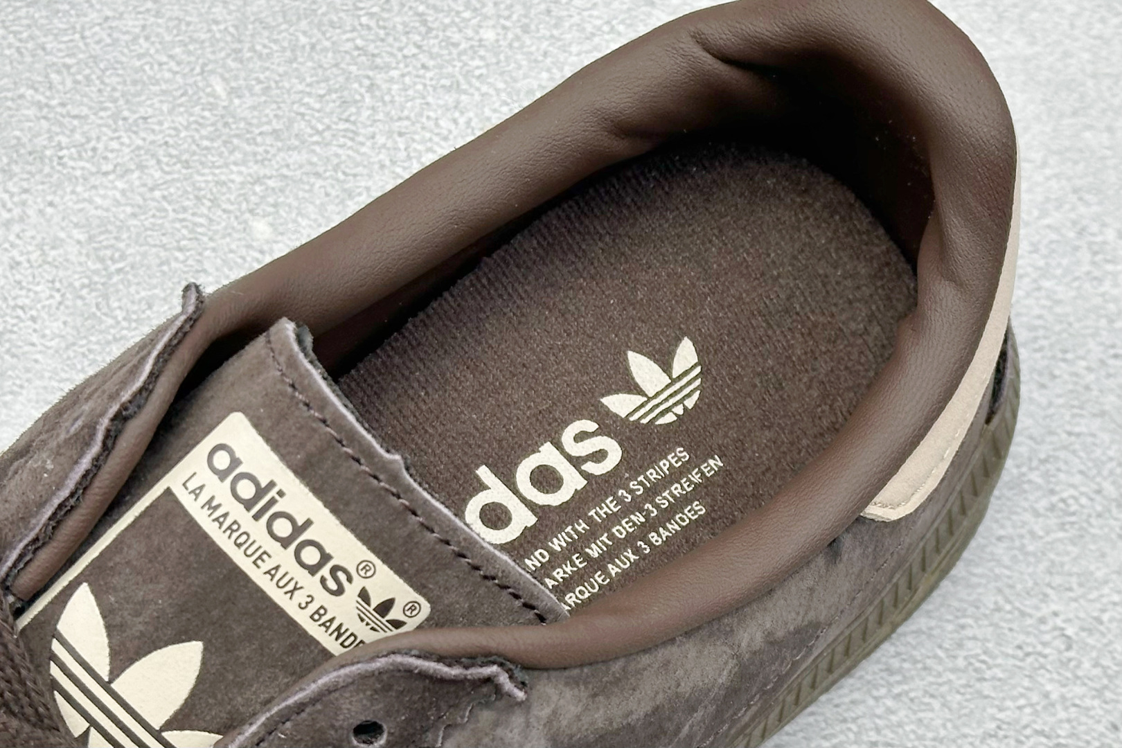 150 GX版Adidas Originals Bermuda 绒面麂皮防滑耐磨轻便低帮板鞋 JS3971-Chinese UA Cheap High Quatity Brand Clothes Bags handbags Sneakers wholesale wholesaler seller from China Factory suppliers Fashion Clothing Shoes best Quality Beautiful Price 150 GX版Adidas Originals Bermuda 绒面麂皮防滑耐磨轻便低帮板鞋 JS3971