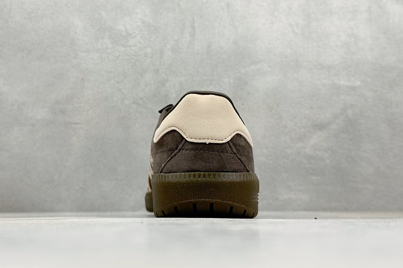 150 GX版Adidas Originals Bermuda 绒面麂皮防滑耐磨轻便低帮板鞋 JS3971-Chinese UA Cheap High Quatity Brand Clothes Bags handbags Sneakers wholesale wholesaler seller from China Factory suppliers Fashion Clothing Shoes best Quality Beautiful Price 150 GX版Adidas Originals Bermuda 绒面麂皮防滑耐磨轻便低帮板鞋 JS3971