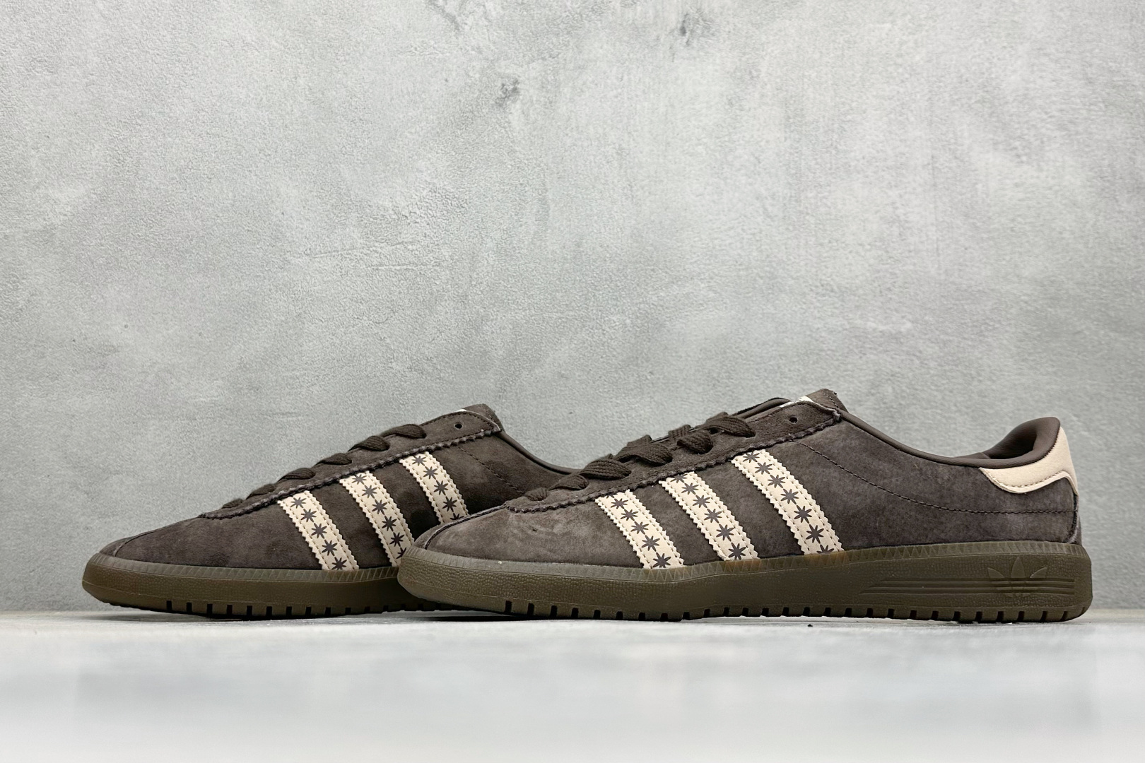 150 GX版Adidas Originals Bermuda 绒面麂皮防滑耐磨轻便低帮板鞋 JS3971-Chinese UA Cheap High Quatity Brand Clothes Bags handbags Sneakers wholesale wholesaler seller from China Factory suppliers Fashion Clothing Shoes best Quality Beautiful Price 150 GX版Adidas Originals Bermuda 绒面麂皮防滑耐磨轻便低帮板鞋 JS3971