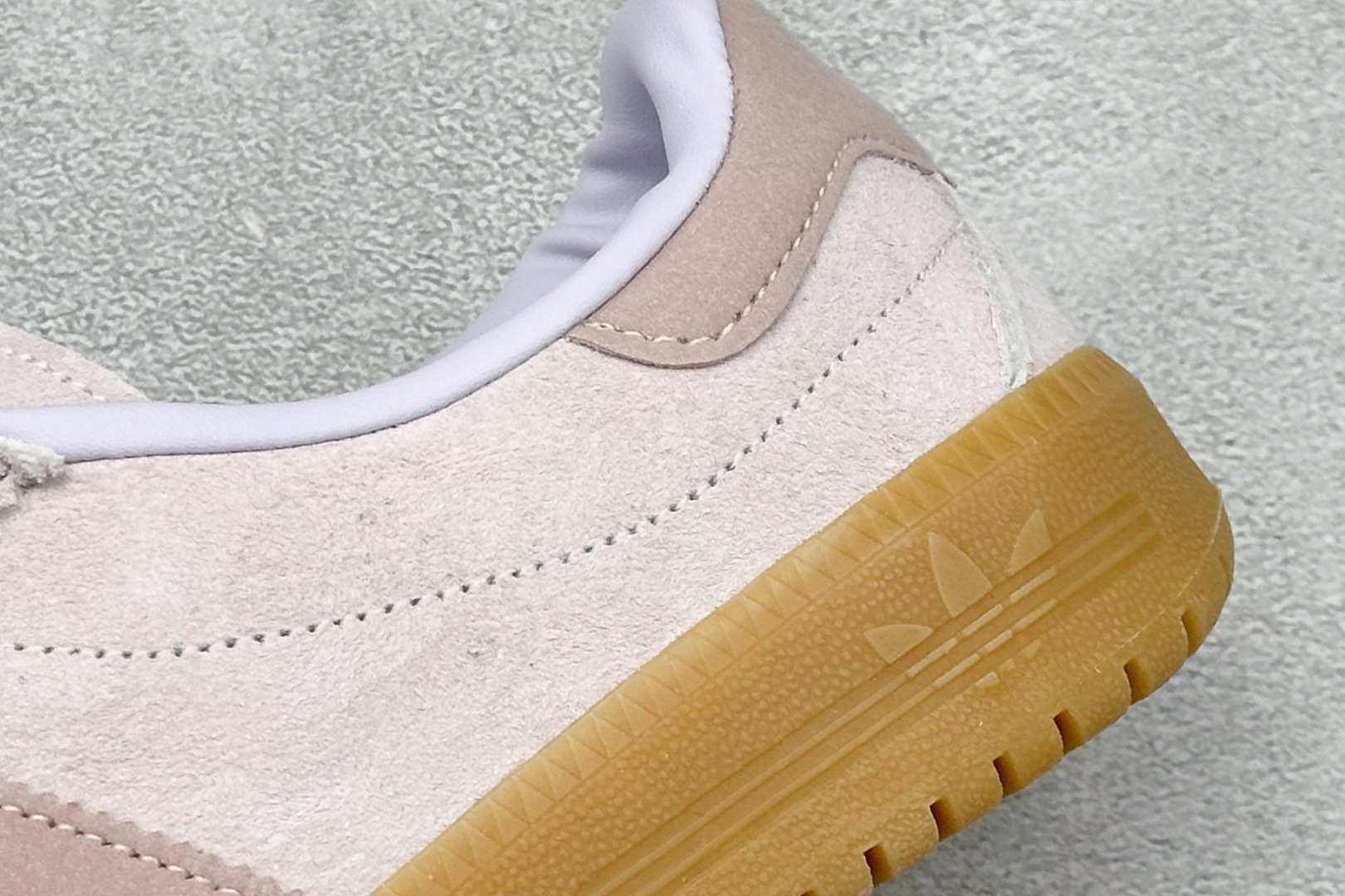 150 GX版Adidas Originals Bermuda 绒面麂皮防滑耐磨轻便低帮板鞋 JS3973-Chinese UA Cheap High Quatity Brand Clothes Bags handbags Sneakers wholesale wholesaler seller from China Factory suppliers Fashion Clothing Shoes best Quality Beautiful Price 150 GX版Adidas Originals Bermuda 绒面麂皮防滑耐磨轻便低帮板鞋 JS3973