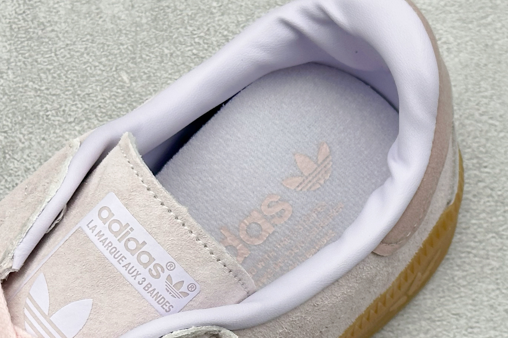 150 GX版Adidas Originals Bermuda 绒面麂皮防滑耐磨轻便低帮板鞋 JS3973-Chinese UA Cheap High Quatity Brand Clothes Bags handbags Sneakers wholesale wholesaler seller from China Factory suppliers Fashion Clothing Shoes best Quality Beautiful Price 150 GX版Adidas Originals Bermuda 绒面麂皮防滑耐磨轻便低帮板鞋 JS3973