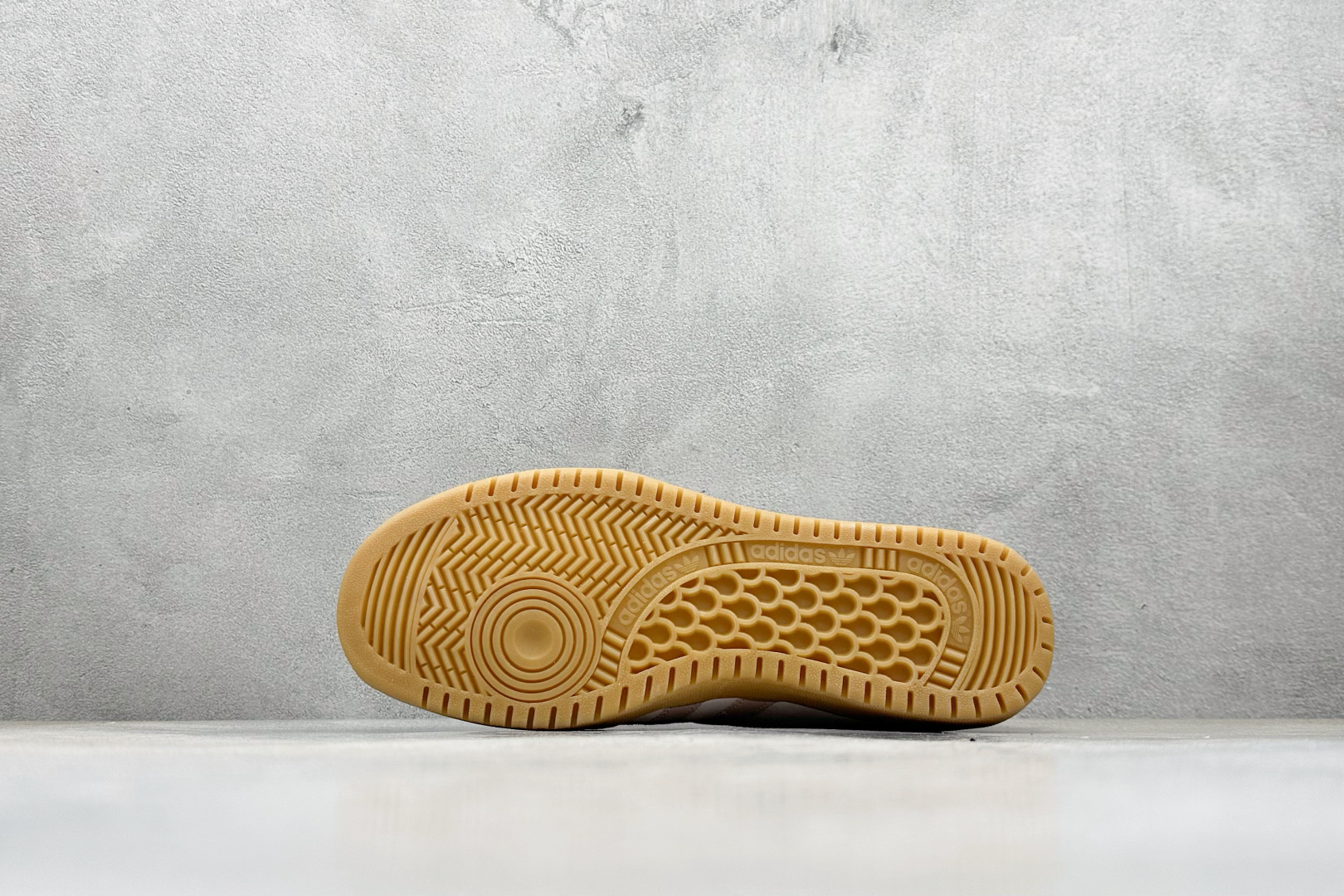 150 GX版Adidas Originals Bermuda 绒面麂皮防滑耐磨轻便低帮板鞋 JS3973-Chinese UA Cheap High Quatity Brand Clothes Bags handbags Sneakers wholesale wholesaler seller from China Factory suppliers Fashion Clothing Shoes best Quality Beautiful Price 150 GX版Adidas Originals Bermuda 绒面麂皮防滑耐磨轻便低帮板鞋 JS3973