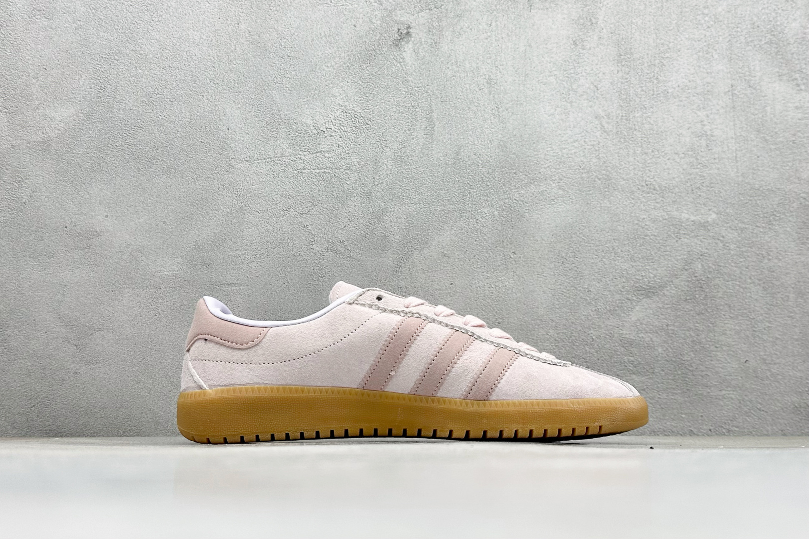 150 GX版Adidas Originals Bermuda 绒面麂皮防滑耐磨轻便低帮板鞋 JS3973-Chinese UA Cheap High Quatity Brand Clothes Bags handbags Sneakers wholesale wholesaler seller from China Factory suppliers Fashion Clothing Shoes best Quality Beautiful Price 150 GX版Adidas Originals Bermuda 绒面麂皮防滑耐磨轻便低帮板鞋 JS3973