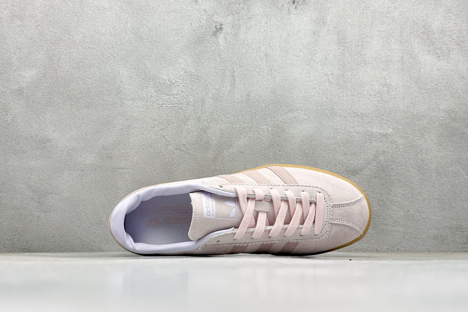 150 GX版Adidas Originals Bermuda 绒面麂皮防滑耐磨轻便低帮板鞋 JS3973-Chinese UA Cheap High Quatity Brand Clothes Bags handbags Sneakers wholesale wholesaler seller from China Factory suppliers Fashion Clothing Shoes best Quality Beautiful Price 150 GX版Adidas Originals Bermuda 绒面麂皮防滑耐磨轻便低帮板鞋 JS3973